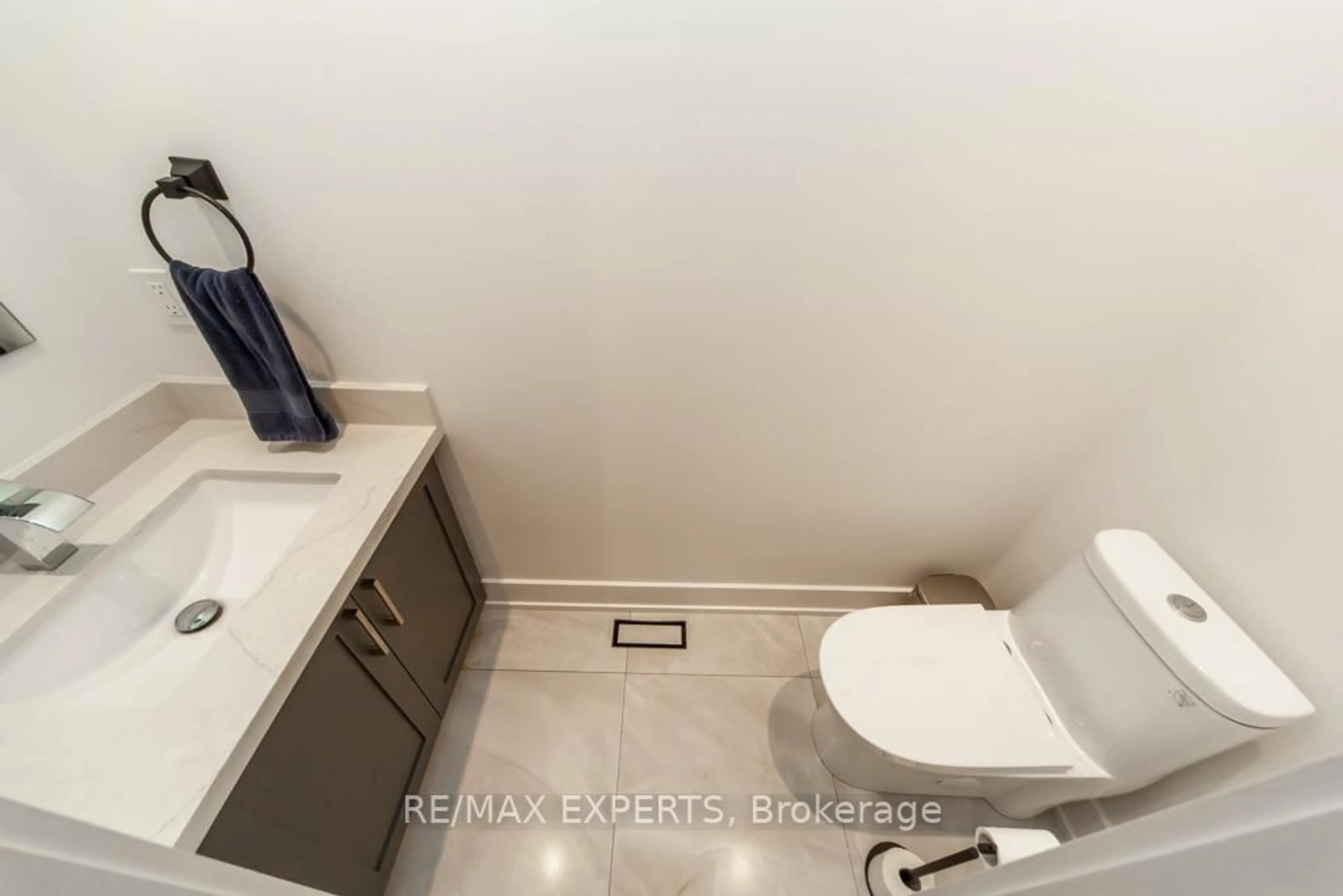 A pic of a room for 68 Twenty Fourth St, Toronto Ontario M8V 3N8