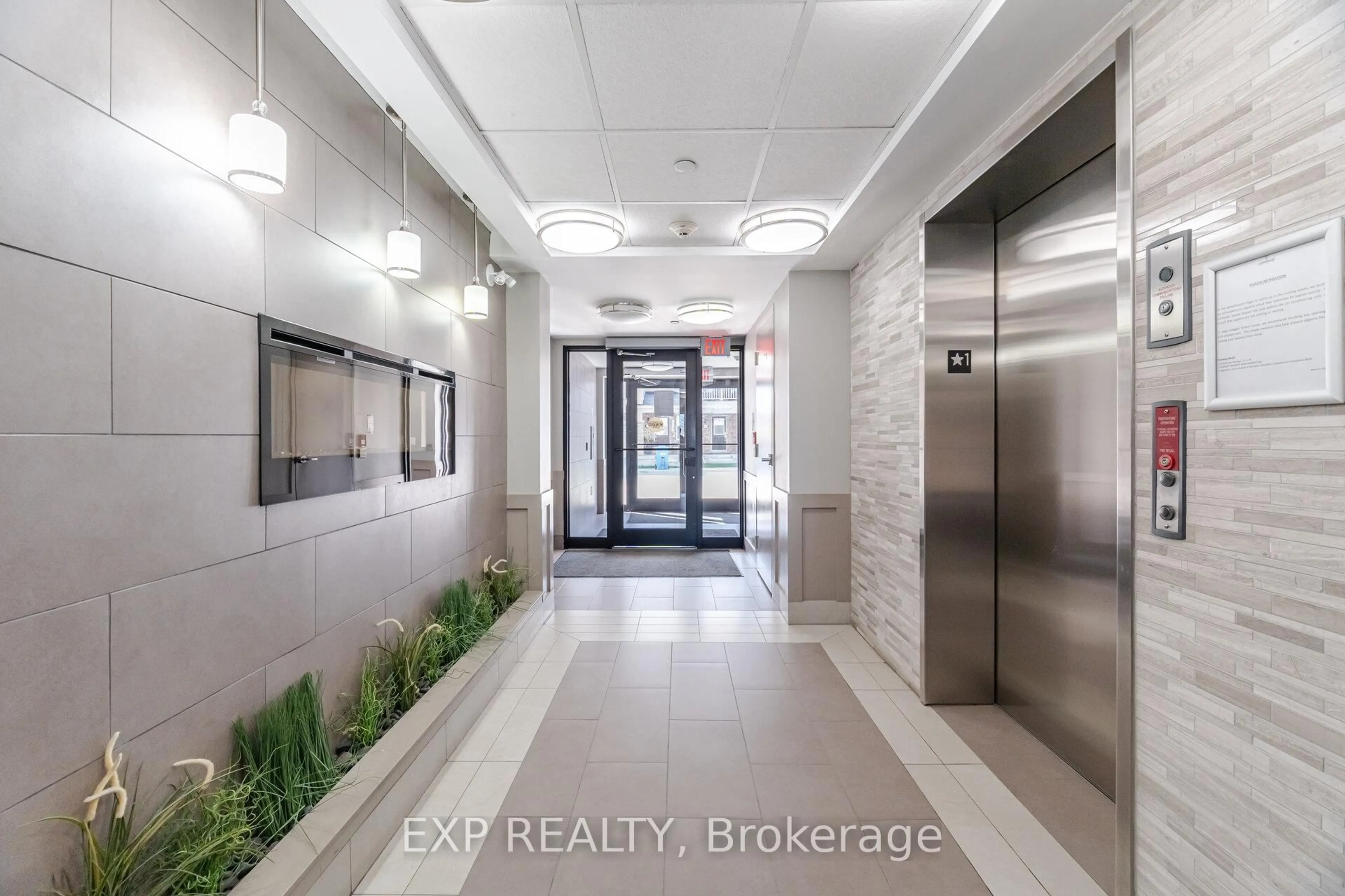 Indoor entryway for 1005 Nadalin Hts #206, Milton Ontario L9T 8R3