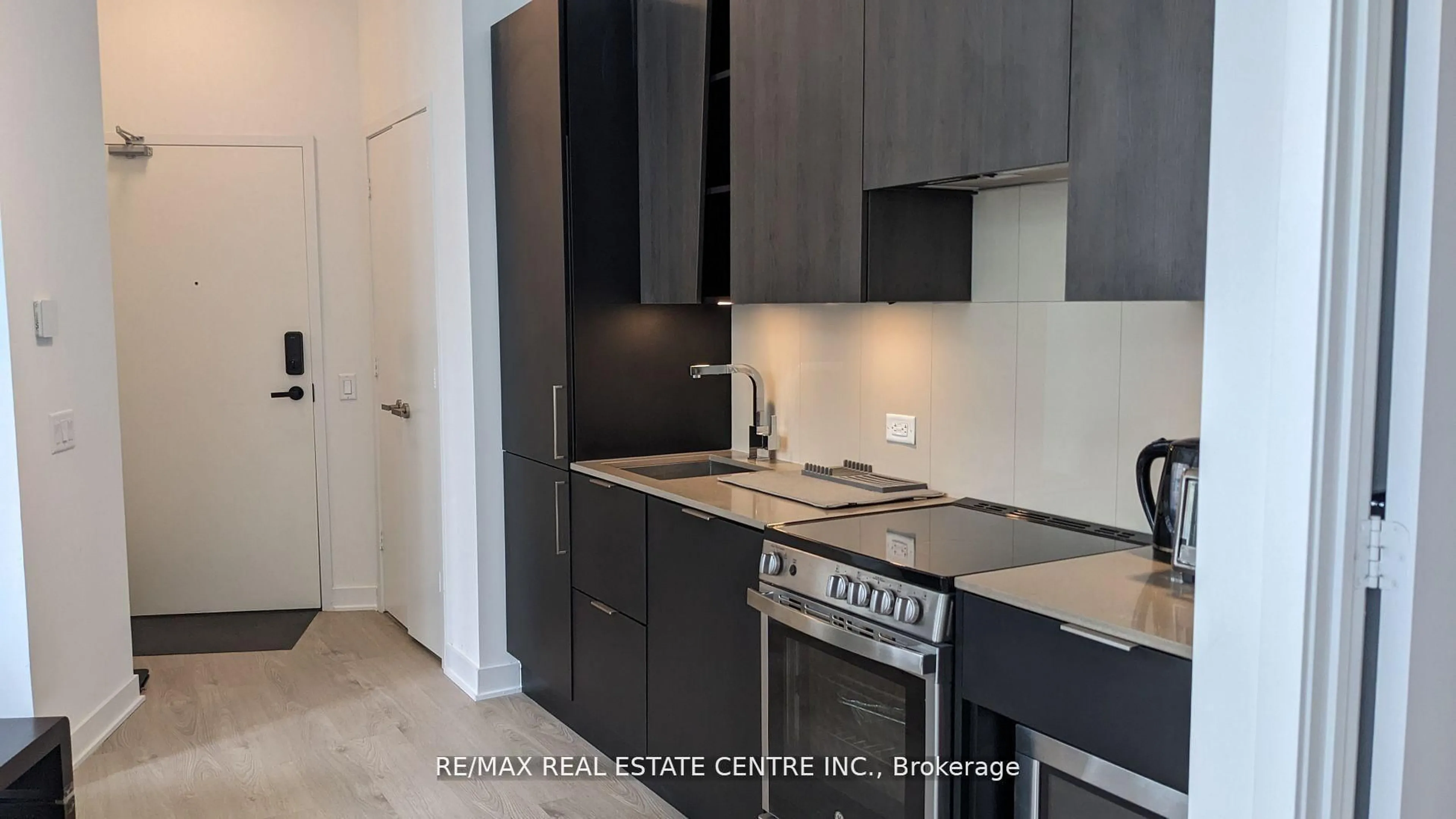 Unknown for 3900 Confederation Pkwy #302, Mississauga Ontario L5B 0M3