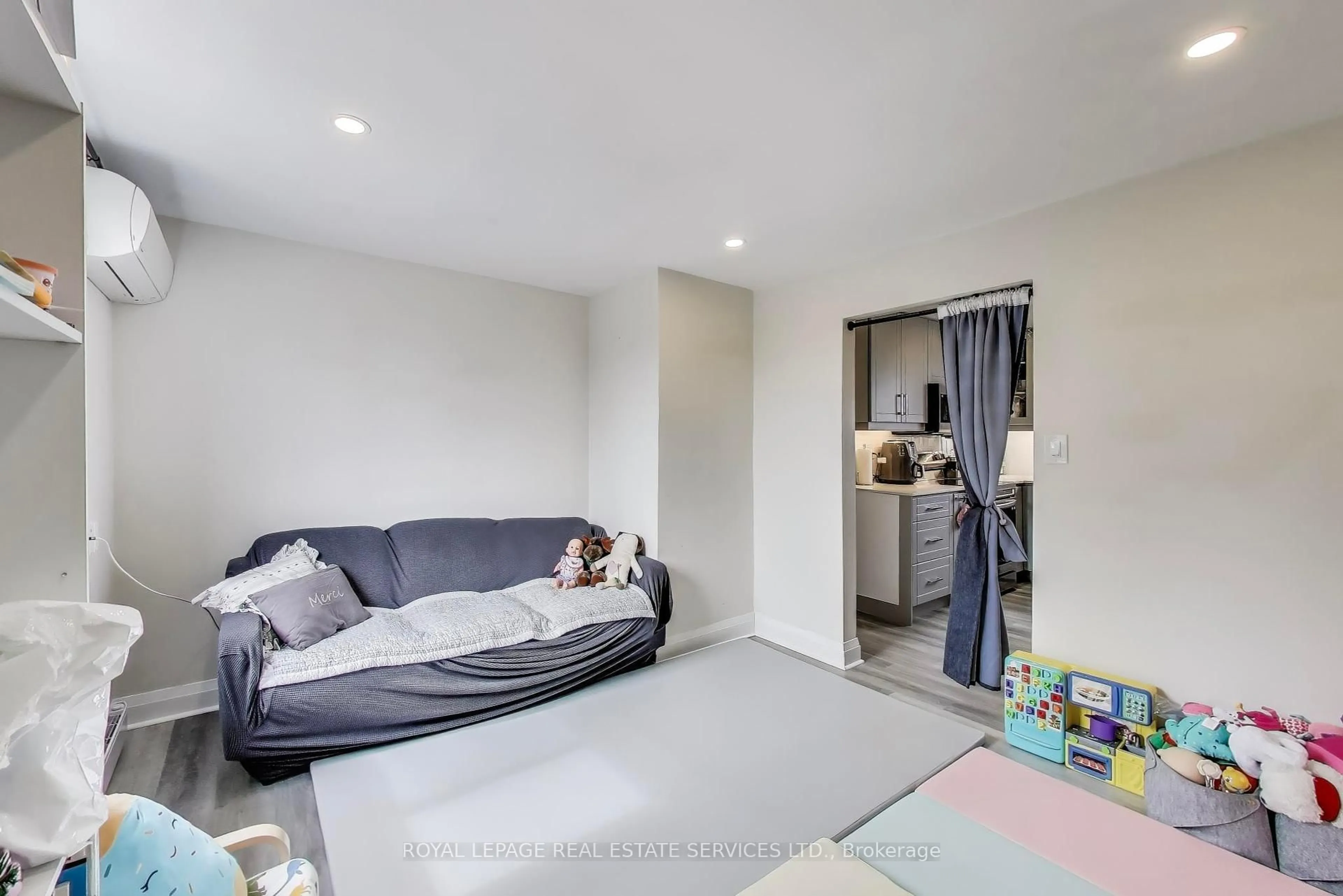 A pic of a room for 18 Ewing St, Halton Hills Ontario L7G 2P7
