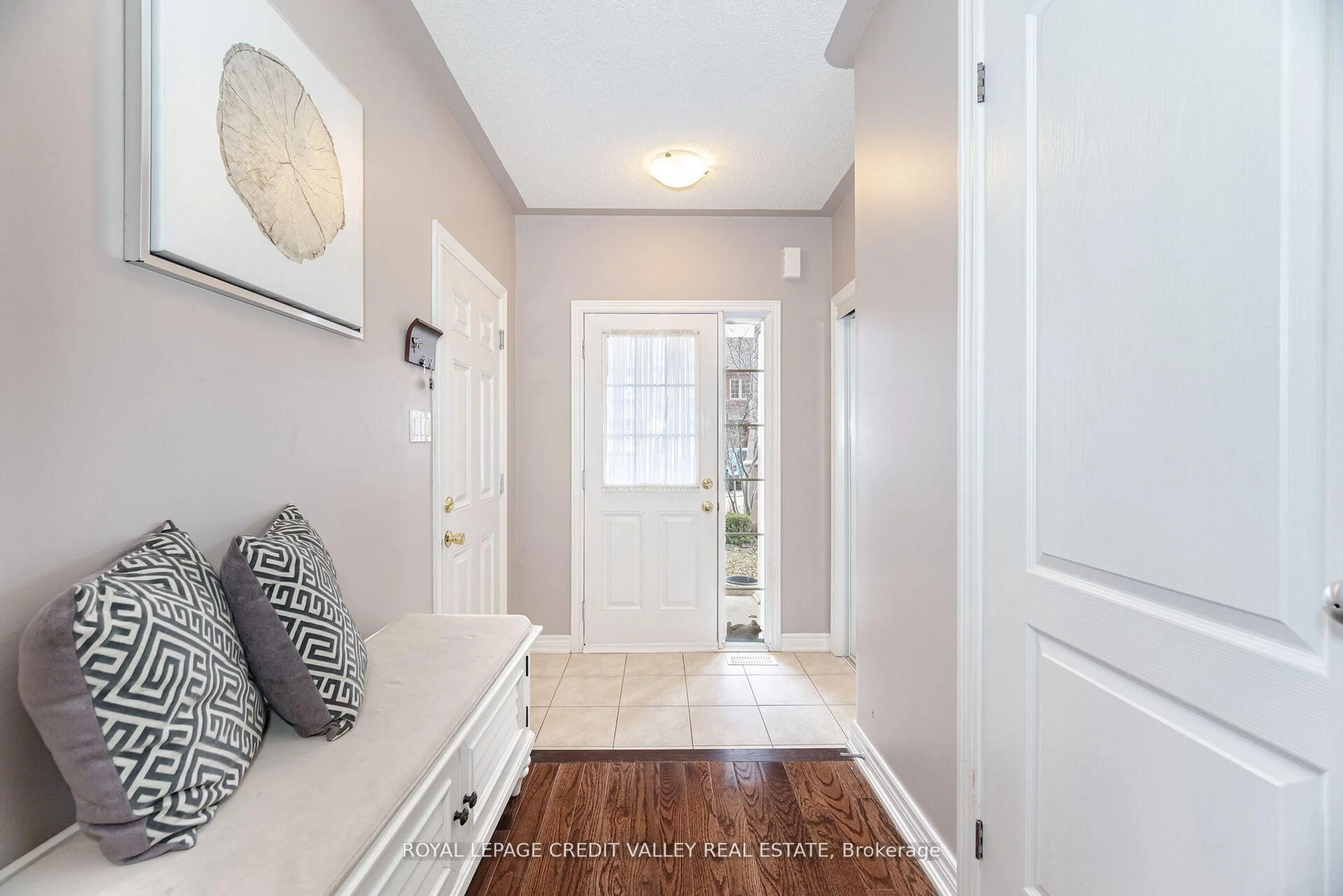 Indoor entryway for 20 Cedarbrook Rd, Brampton Ontario L6R 0W8
