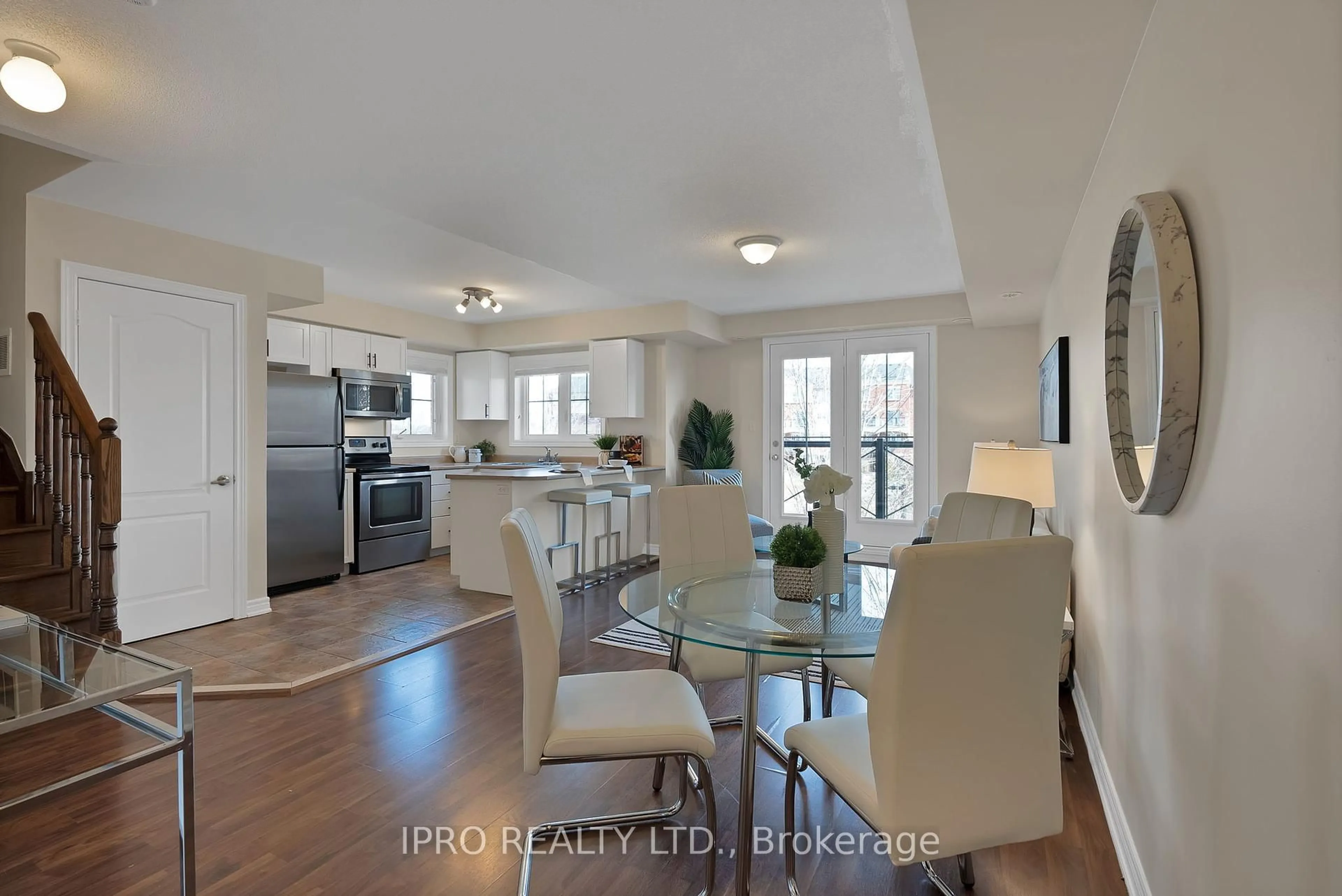Open concept kitchen, unknown for 2579 Sixth Line #Unit 3, Oakville Ontario L6H 0H7