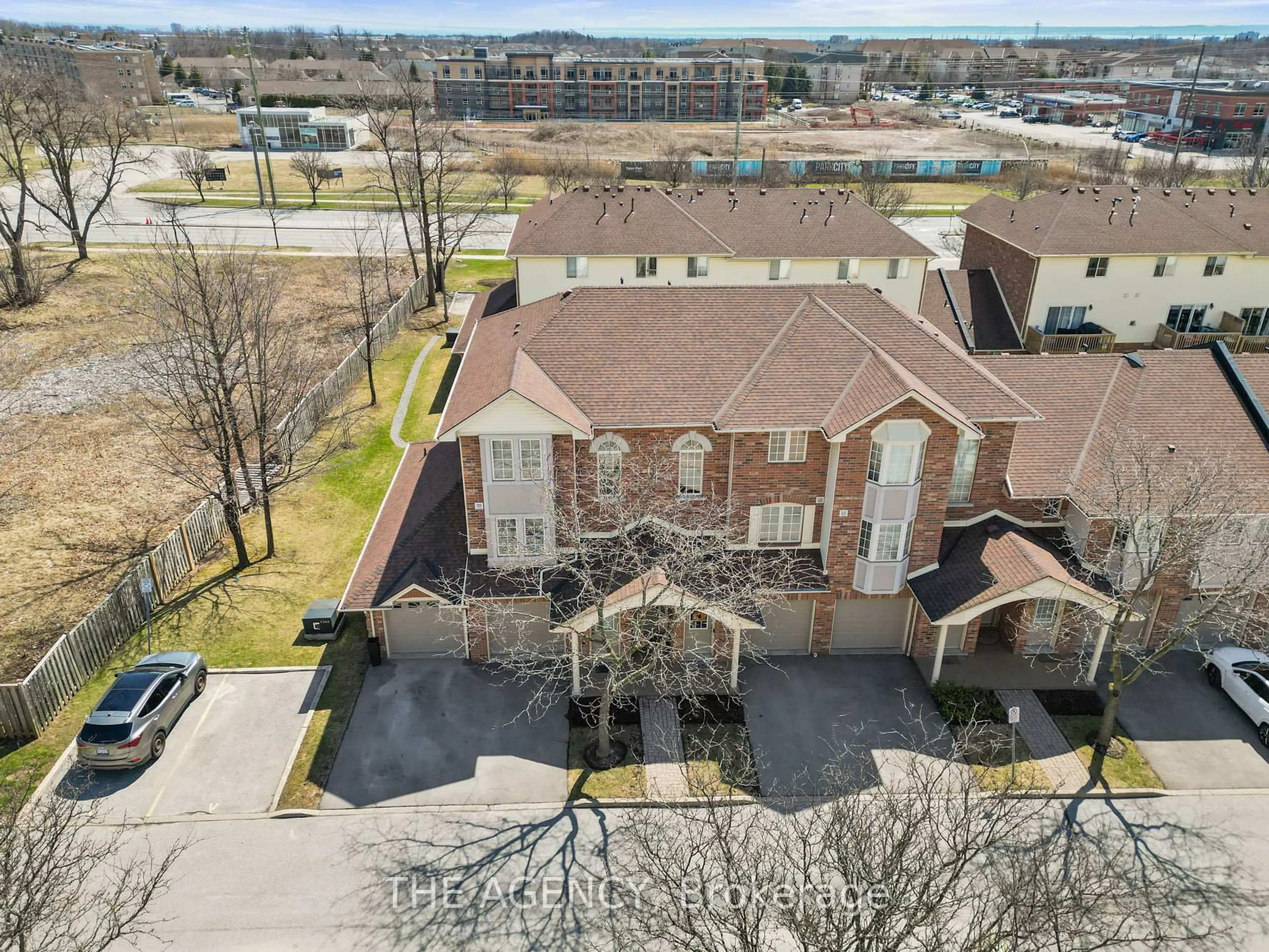 A pic from outside/outdoor area/front of a property/back of a property/a pic from drone, unknown for 4045 Upper Middle Rd #28, Burlington Ontario L7M 4S8