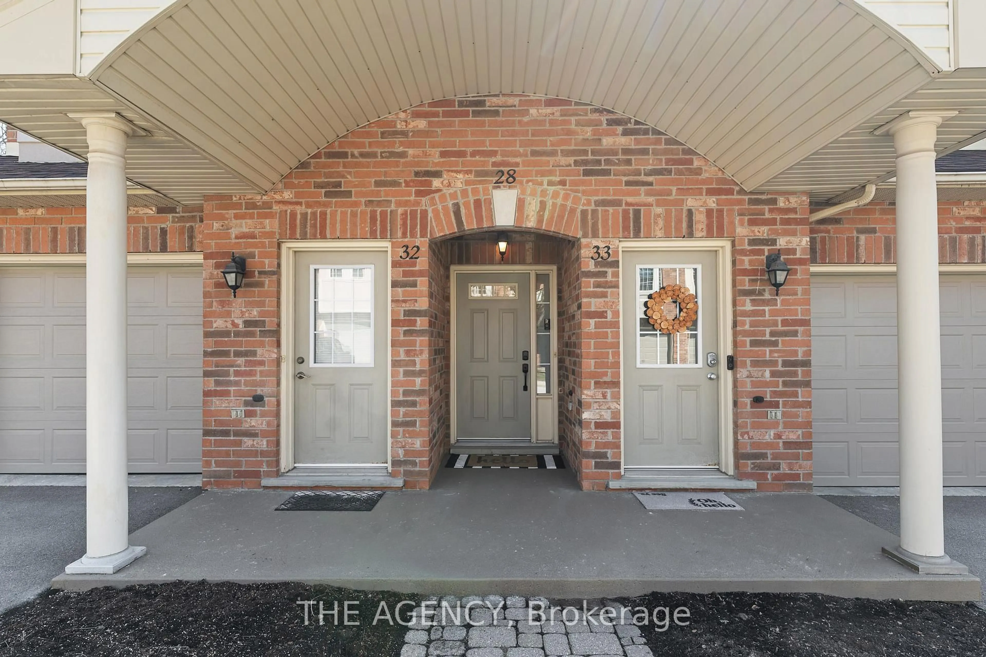 Indoor entryway for 4045 Upper Middle Rd #28, Burlington Ontario L7M 4S8