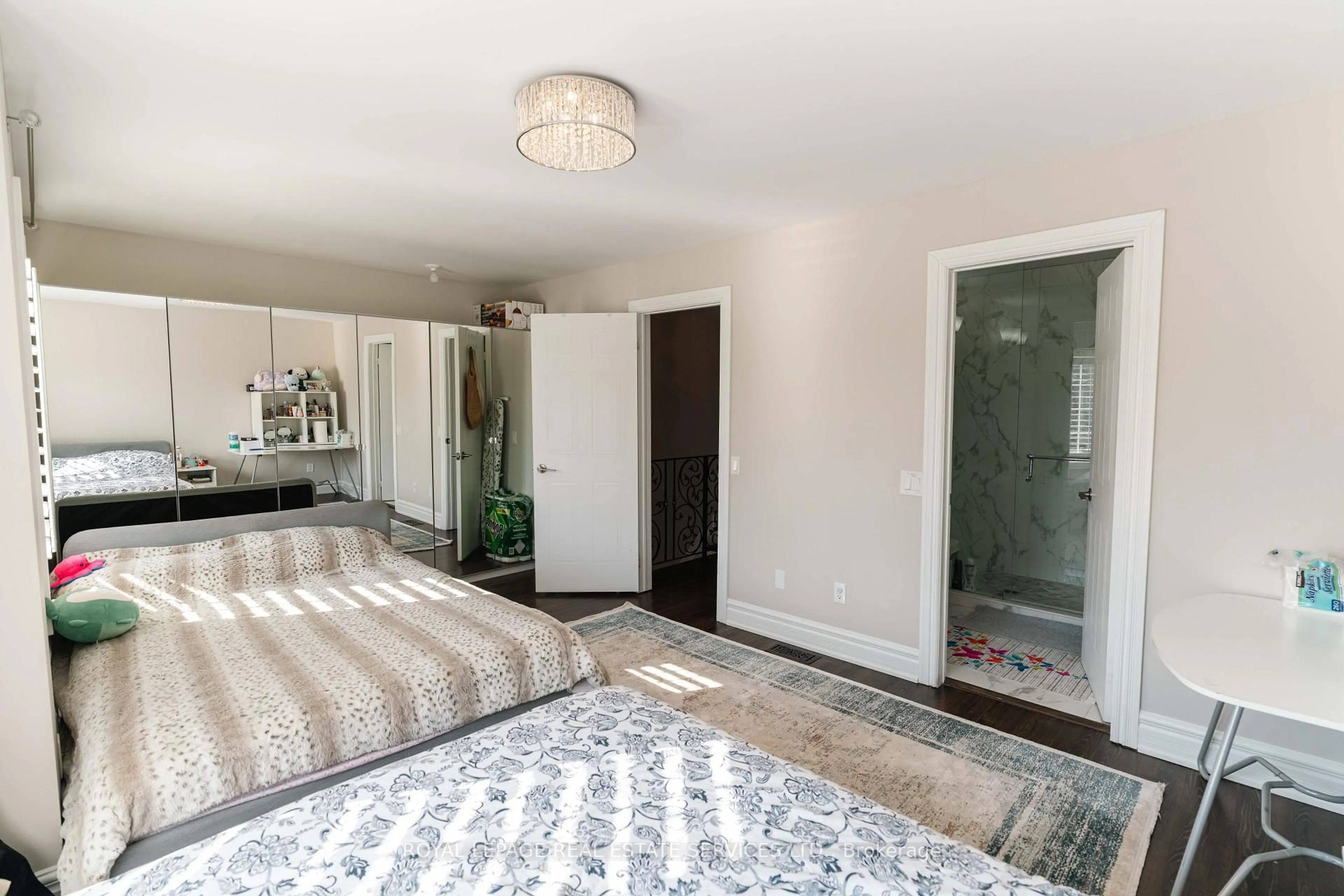 A pic of a room for 5129 Boardwalk Dr, Mississauga Ontario L5R 3X7