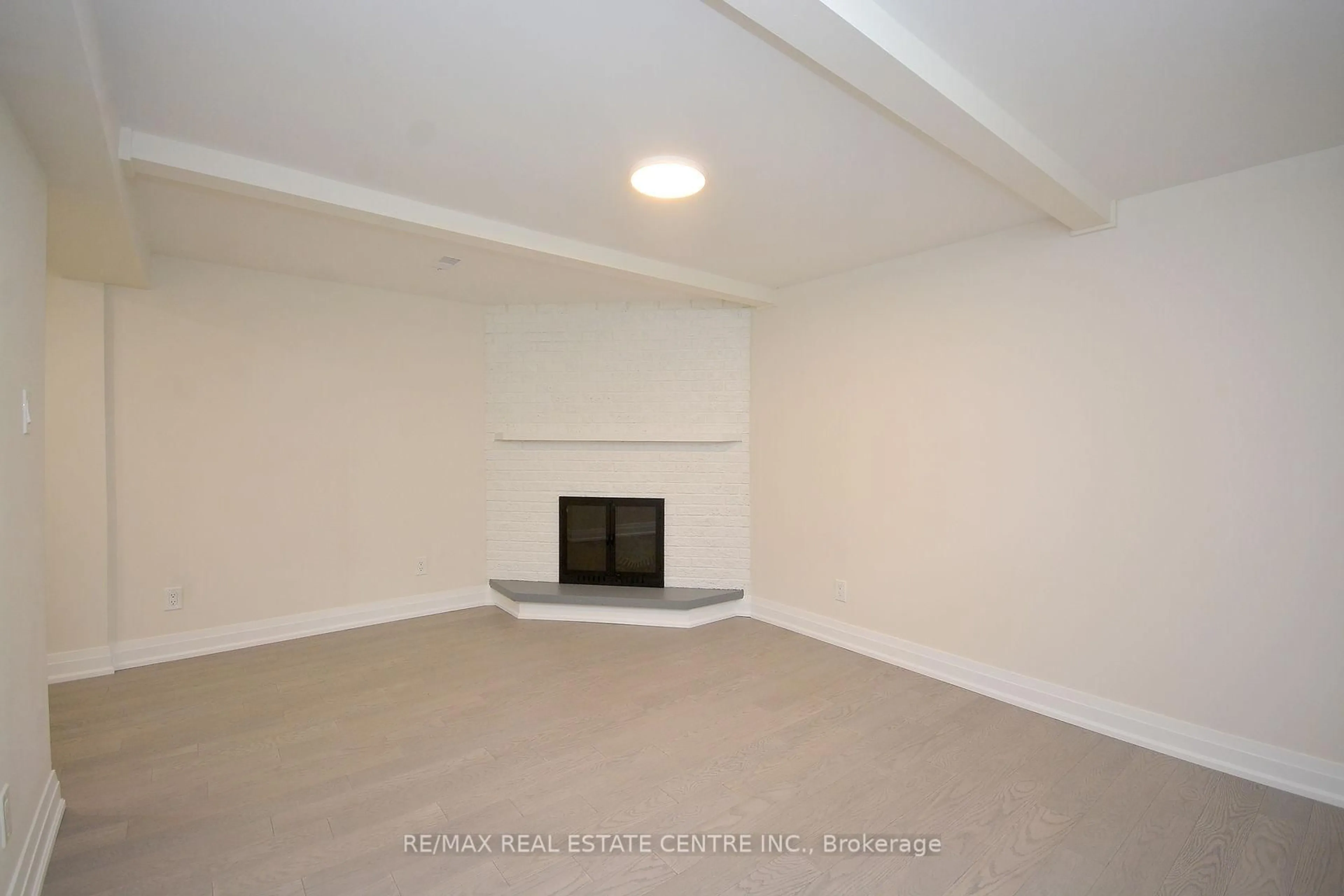 A pic of a room for 2912 Arvida Circ, Mississauga Ontario L5N 1R5