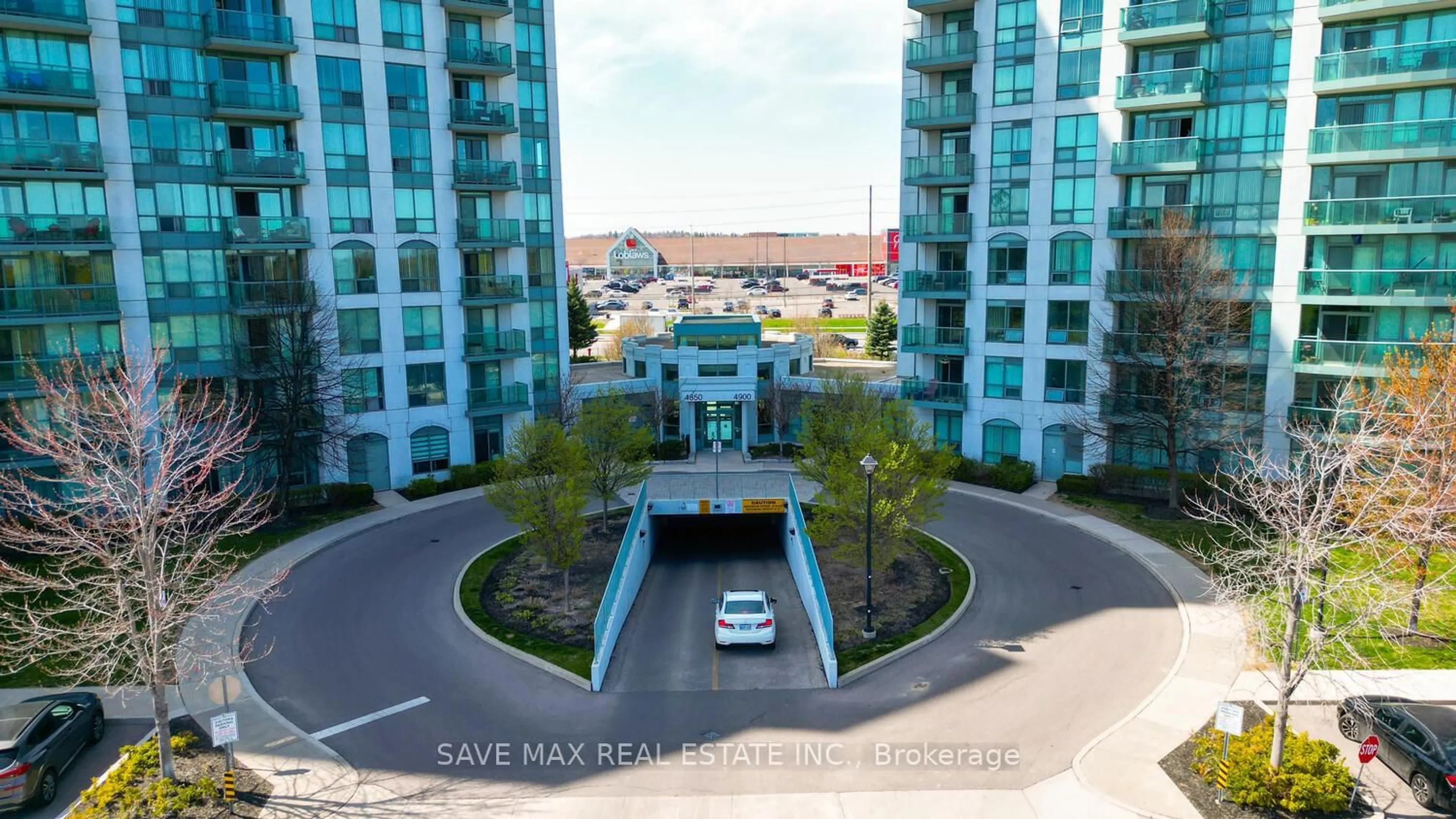 A pic from outside/outdoor area/front of a property/back of a property/a pic from drone, water/lake/river/ocean view for 4900 Glen Erin Dr #1801, Mississauga Ontario L5M 7S2