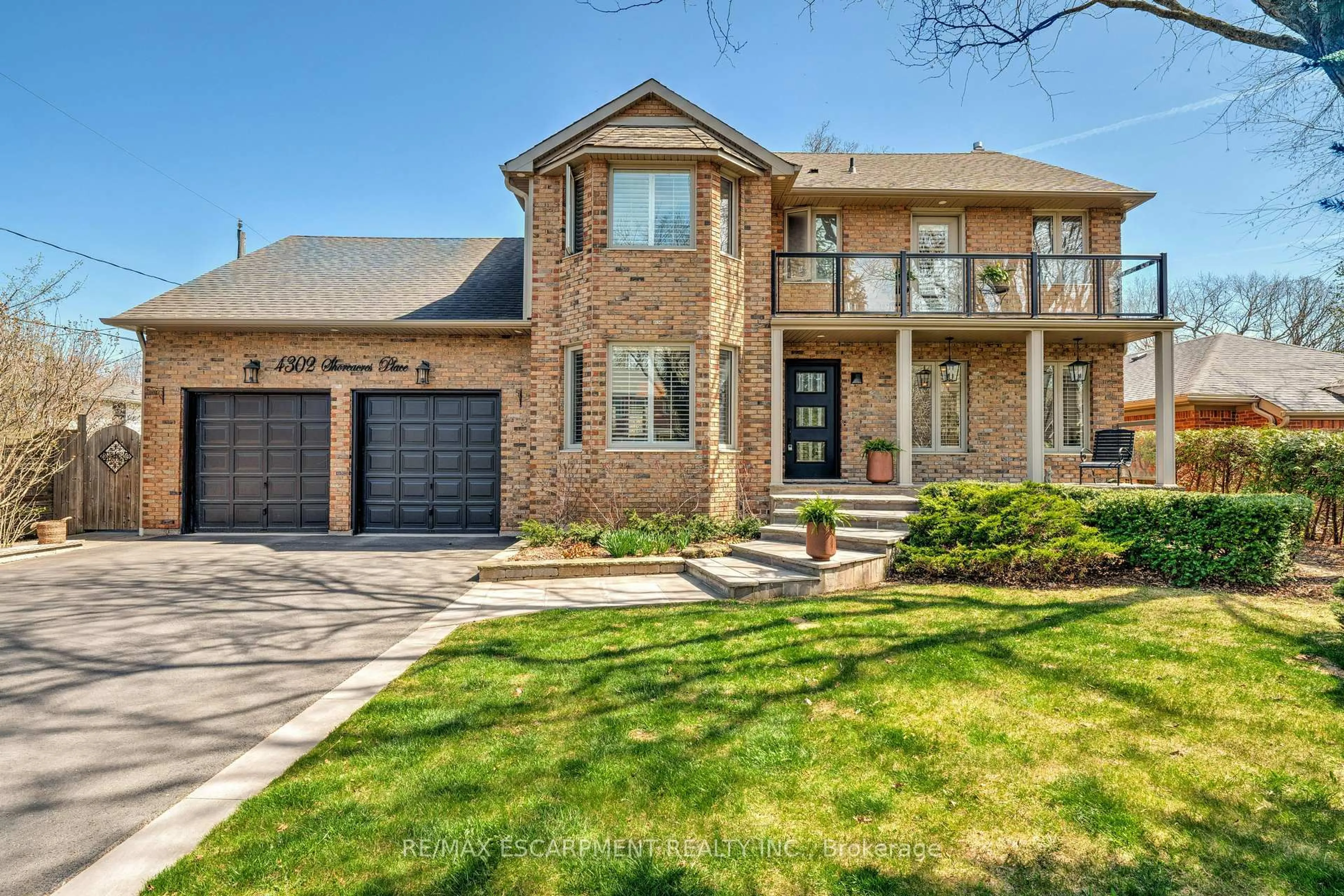 Home with brick exterior material, street for 4302 SHOREACRES Pl, Burlington Ontario L7L 5N1