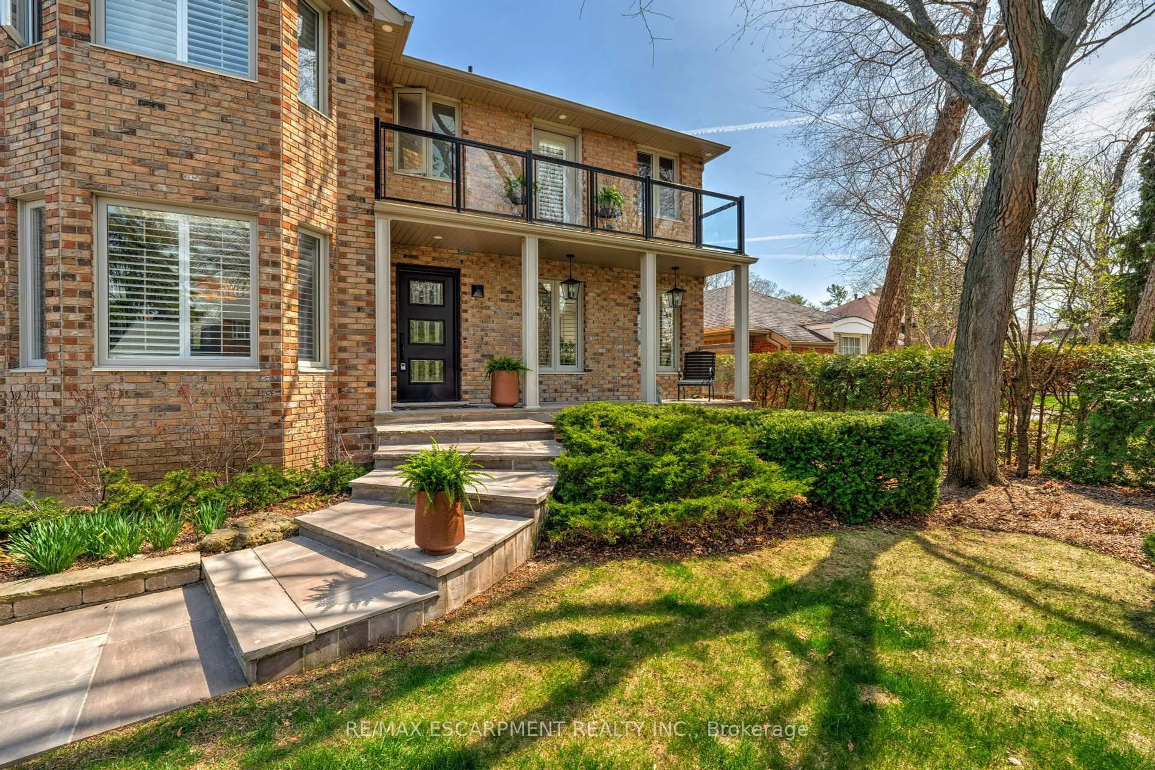 Home with brick exterior material, street for 4302 SHOREACRES Pl, Burlington Ontario L7L 5N1