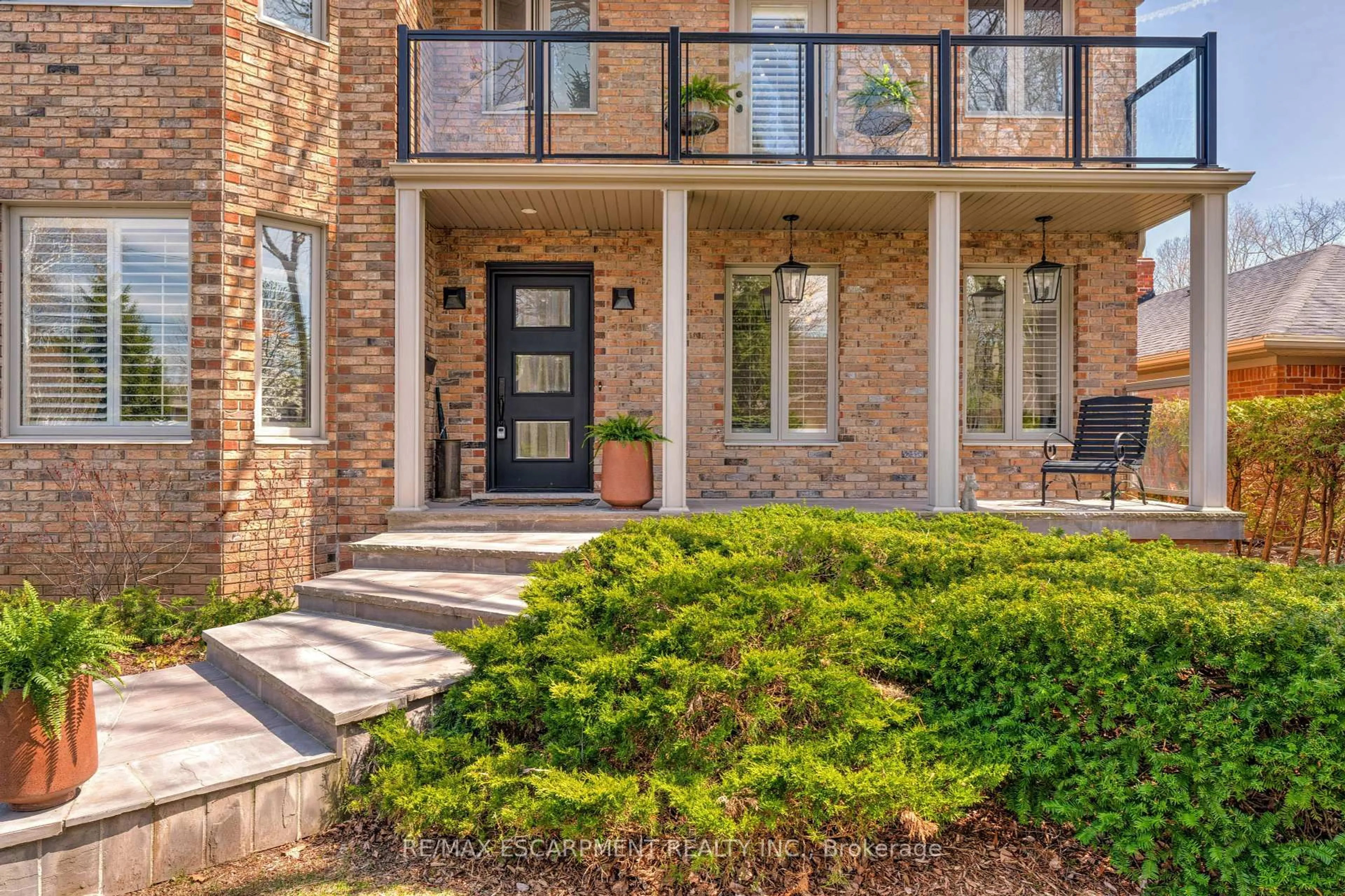 Home with brick exterior material, street for 4302 SHOREACRES Pl, Burlington Ontario L7L 5N1