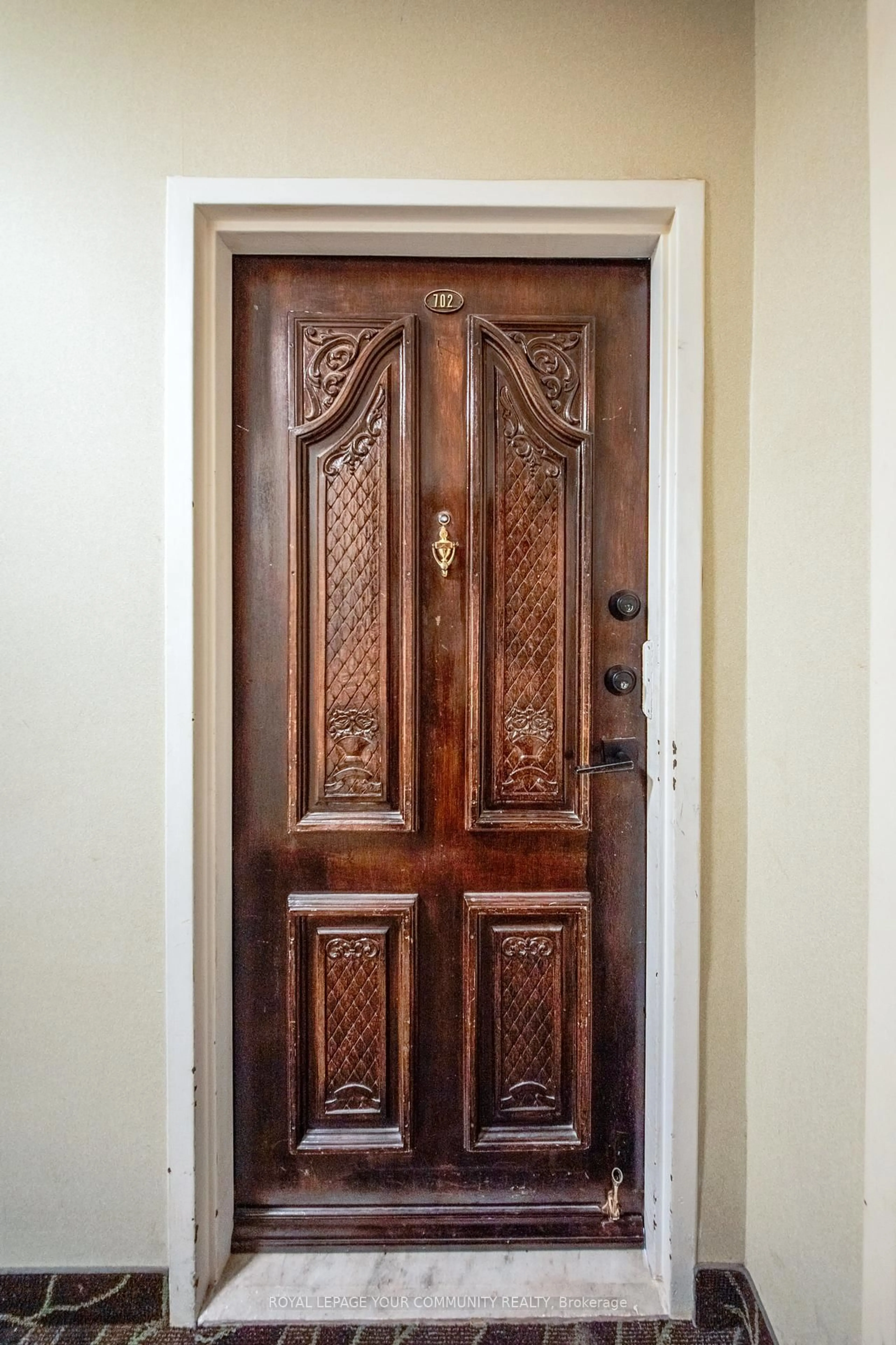 Indoor entryway for 966 Inverhouse Dr #702, Mississauga Ontario L5J 4B6