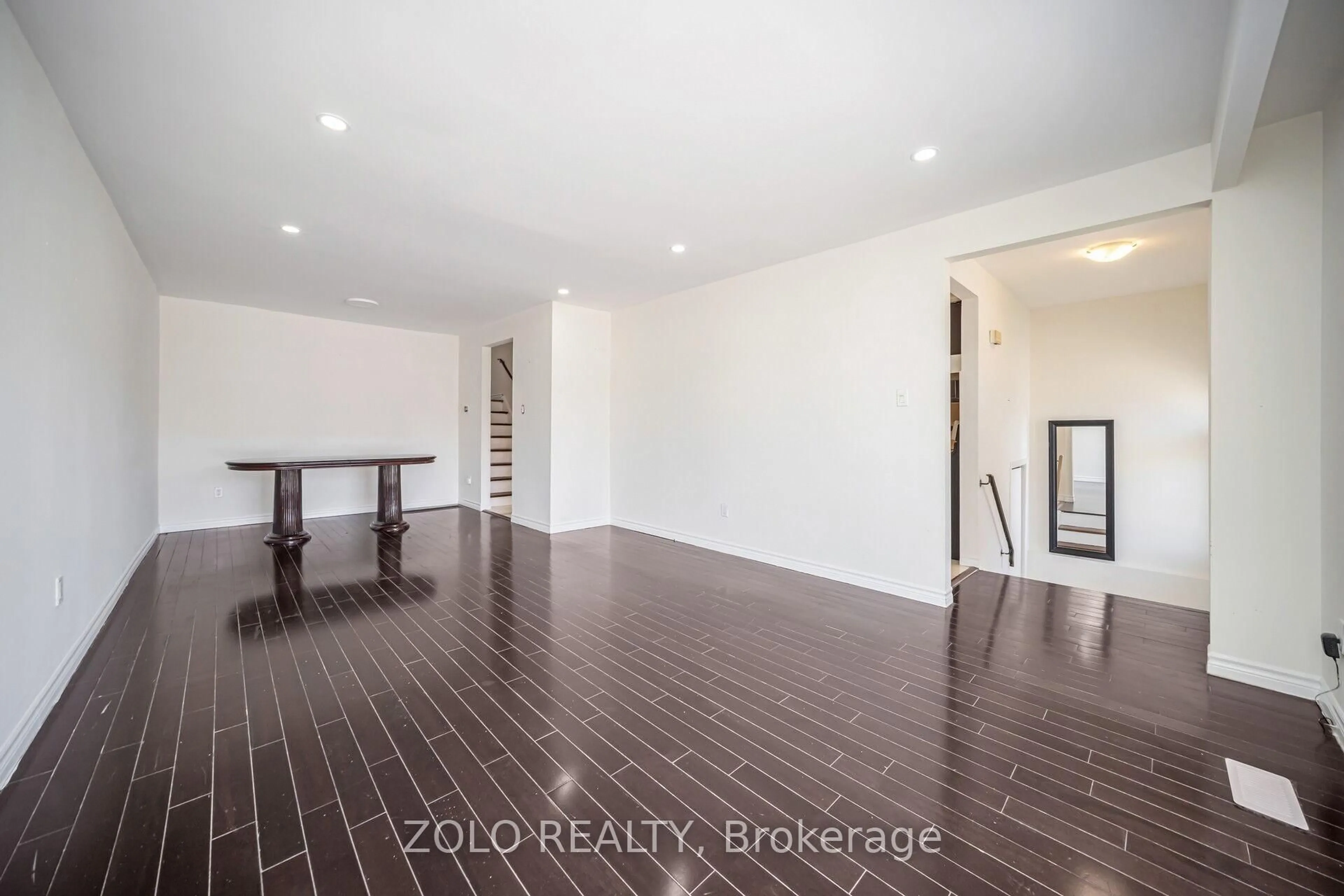 Indoor entryway for 44 Fallway Rd, Brampton Ontario L6V 3H2