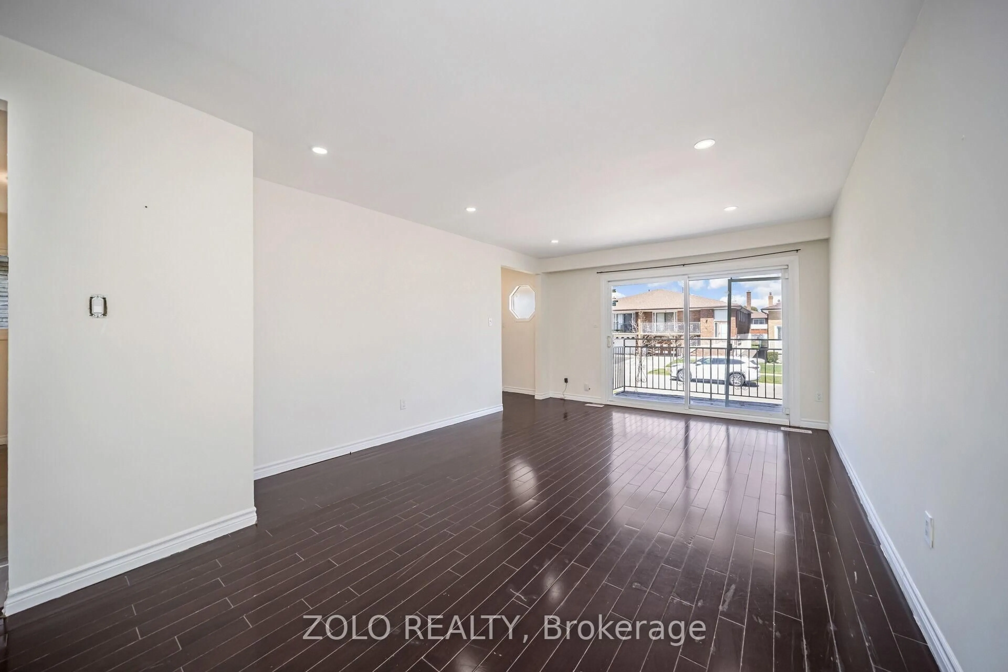 Indoor entryway for 44 Fallway Rd, Brampton Ontario L6V 3H2