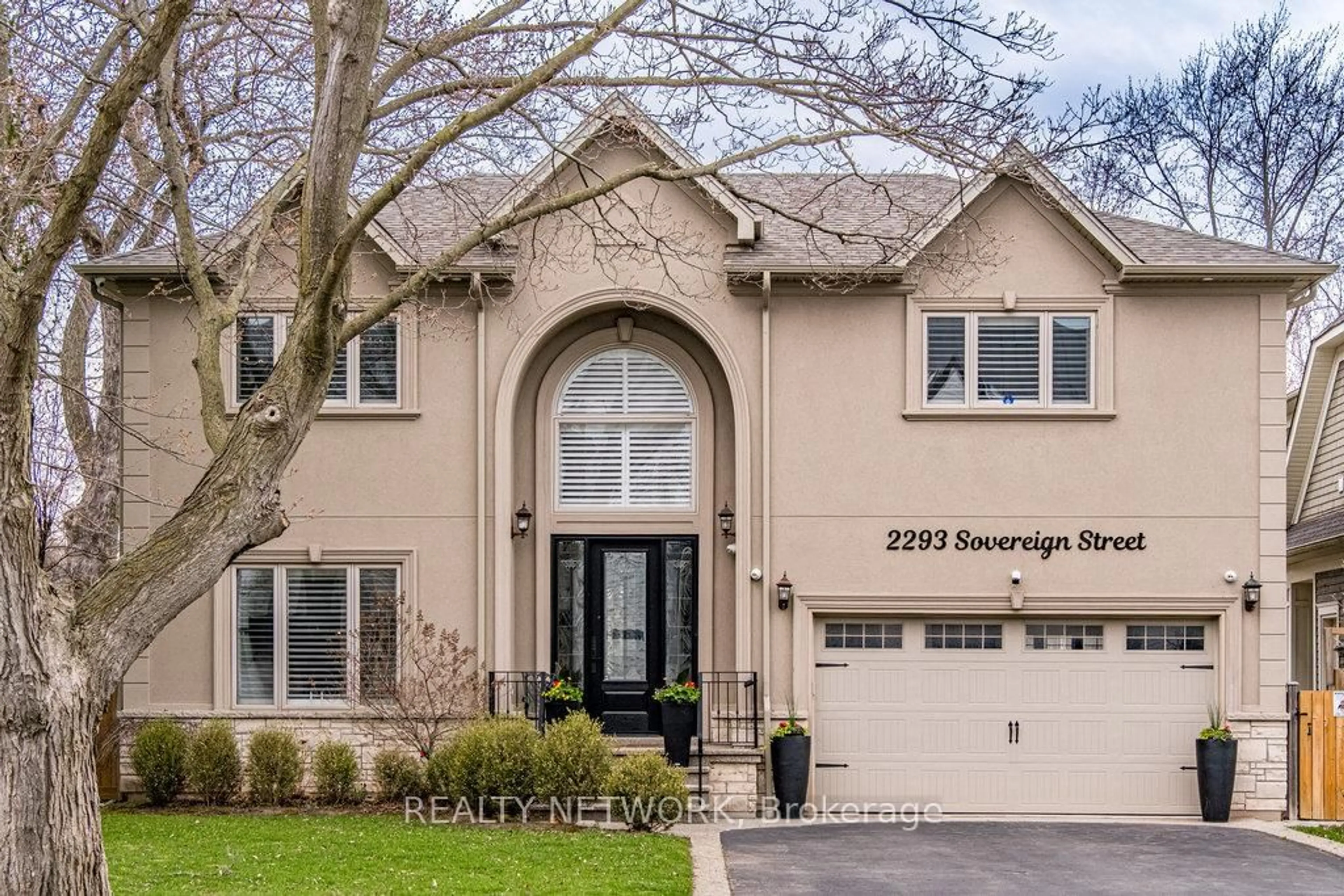 Home with brick exterior material, street for 2293 Sovereign St, Oakville Ontario L6L 1L5