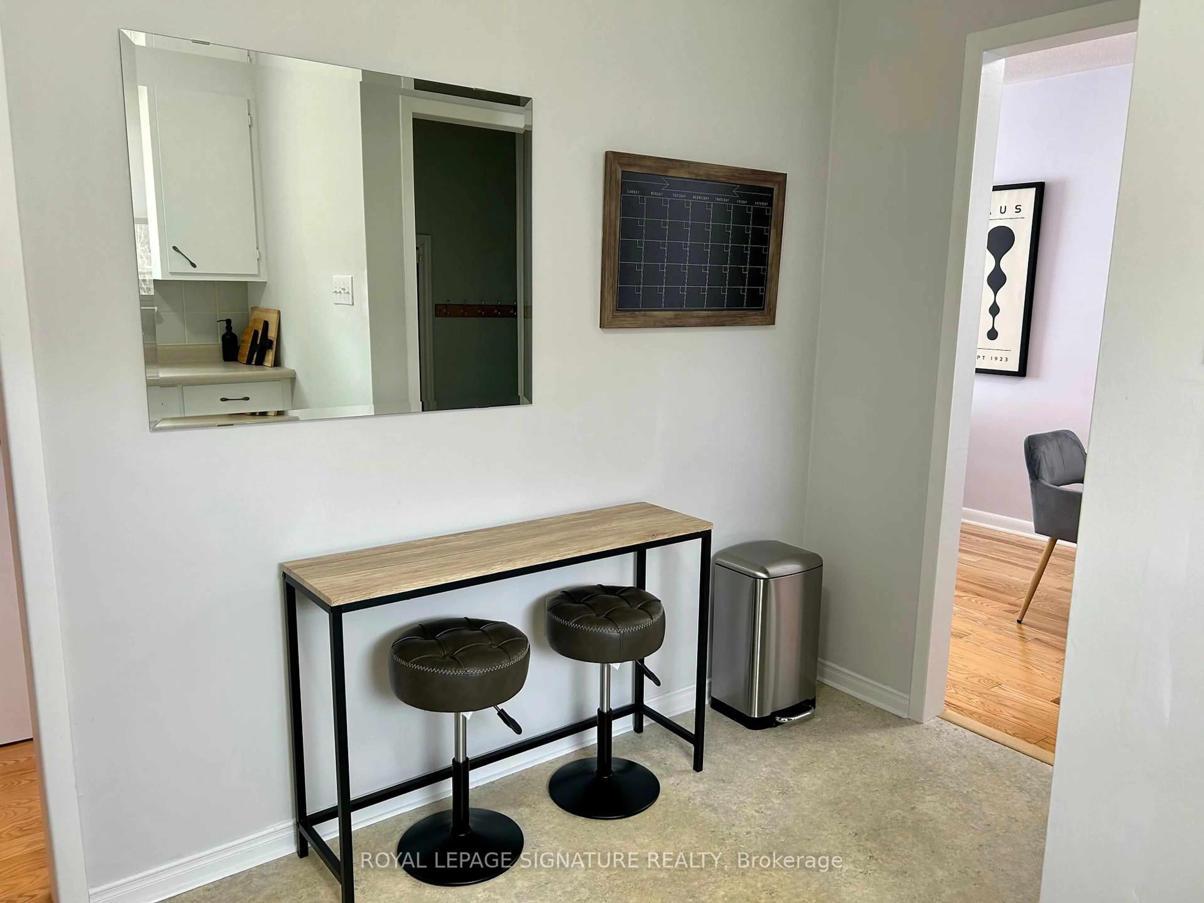 A pic of a room for 196 Queen St, Mississauga Ontario L5H 1L6