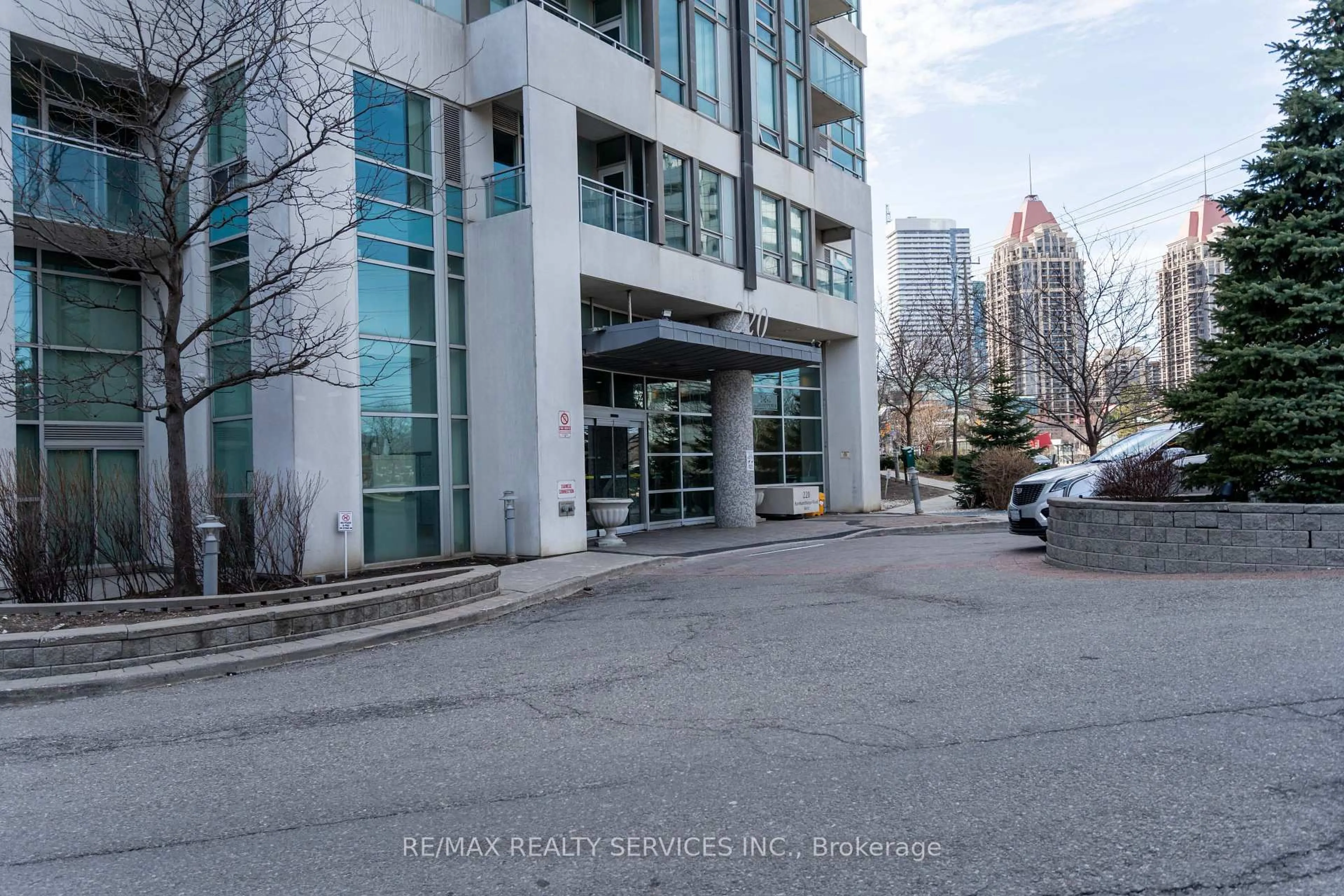 Indoor foyer for 220 Burnhamthorpe Rd #1705, Mississauga Ontario L5B 4N4
