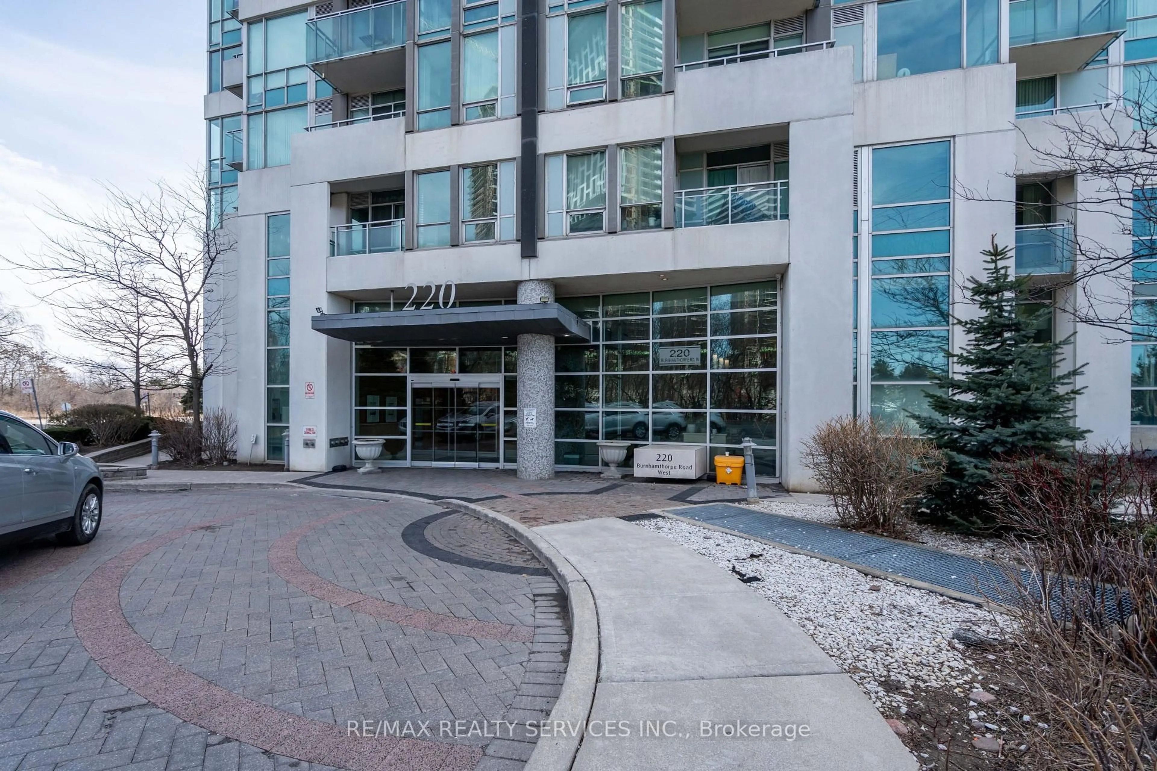 Indoor foyer for 220 Burnhamthorpe Rd #1705, Mississauga Ontario L5B 4N4