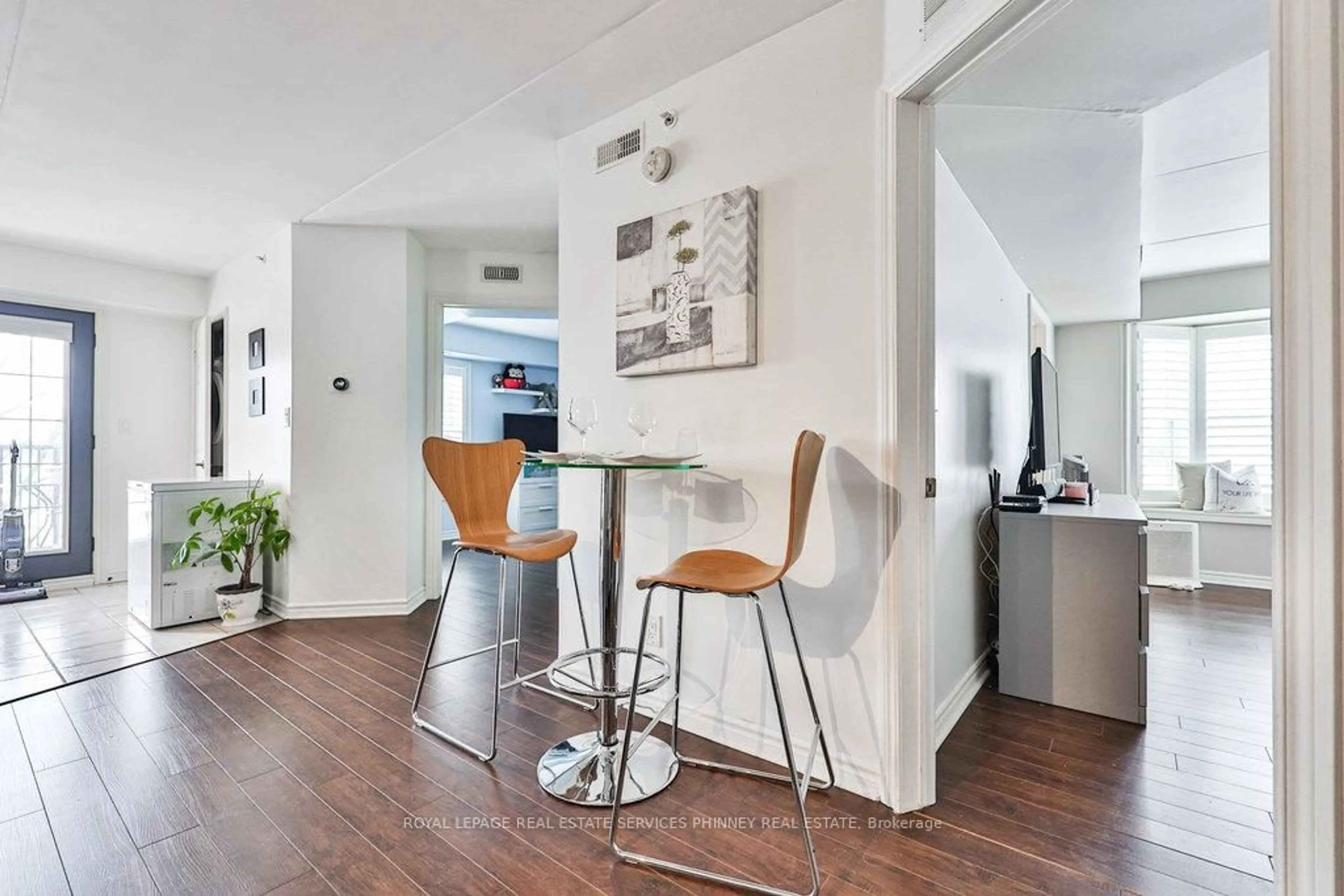 Open concept kitchen, wood/laminate floor for 1421 Walkers Line #215, Burlington Ontario L7M 4P4