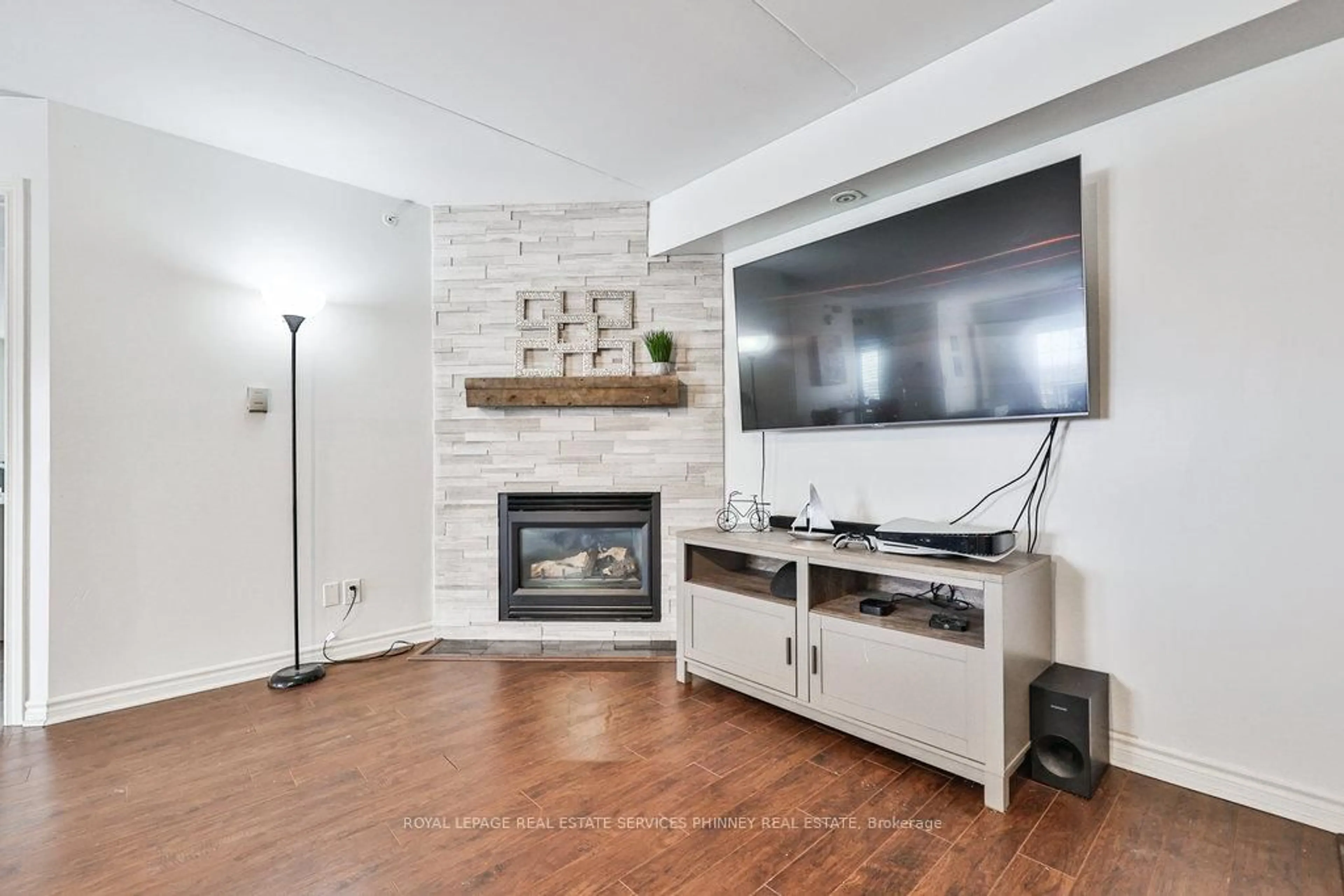 Home theater for 1421 Walkers Line #215, Burlington Ontario L7M 4P4