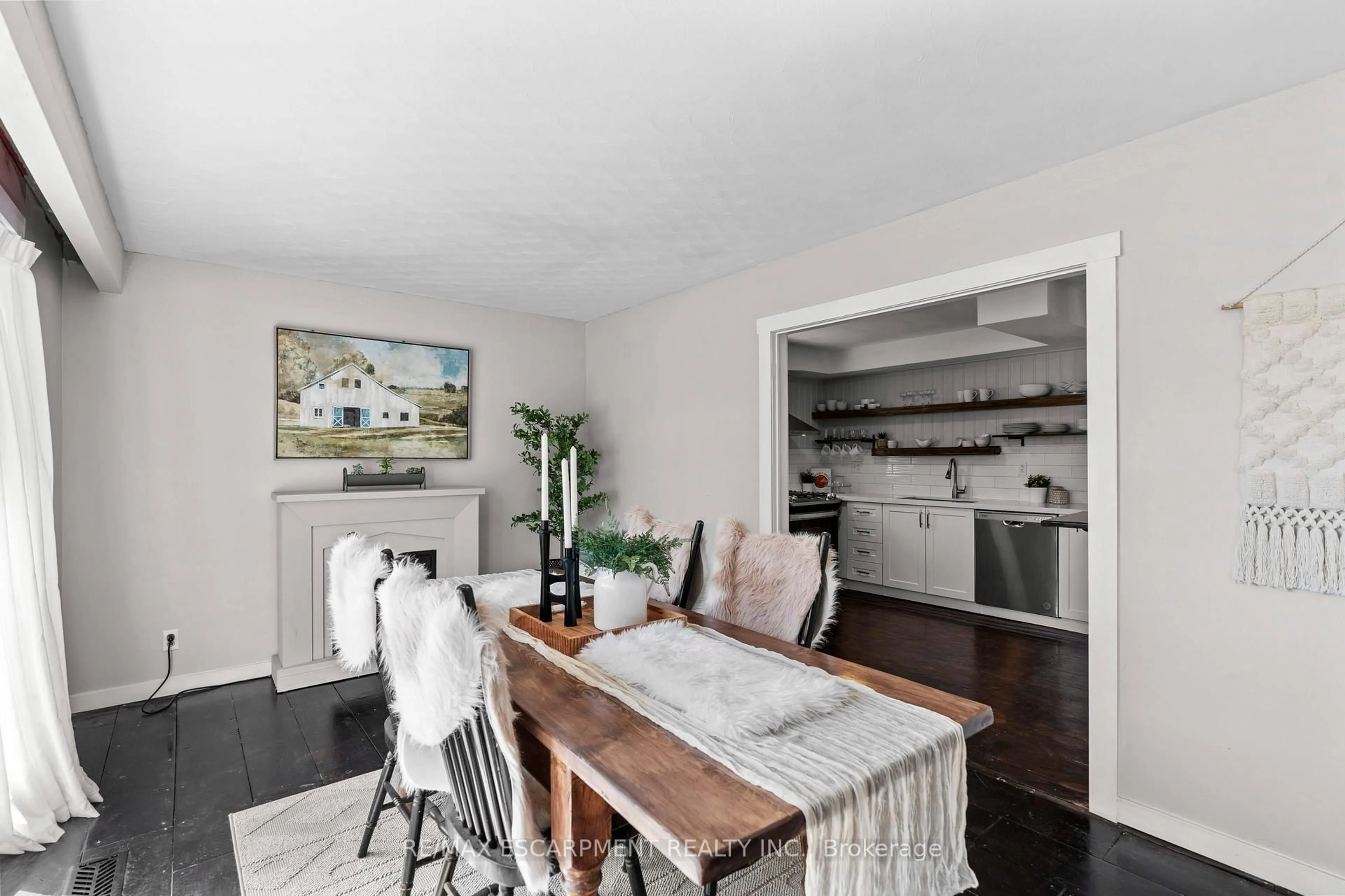 Open concept kitchen, unknown for 5373 Spruce Ave, Burlington Ontario L7L 1N8