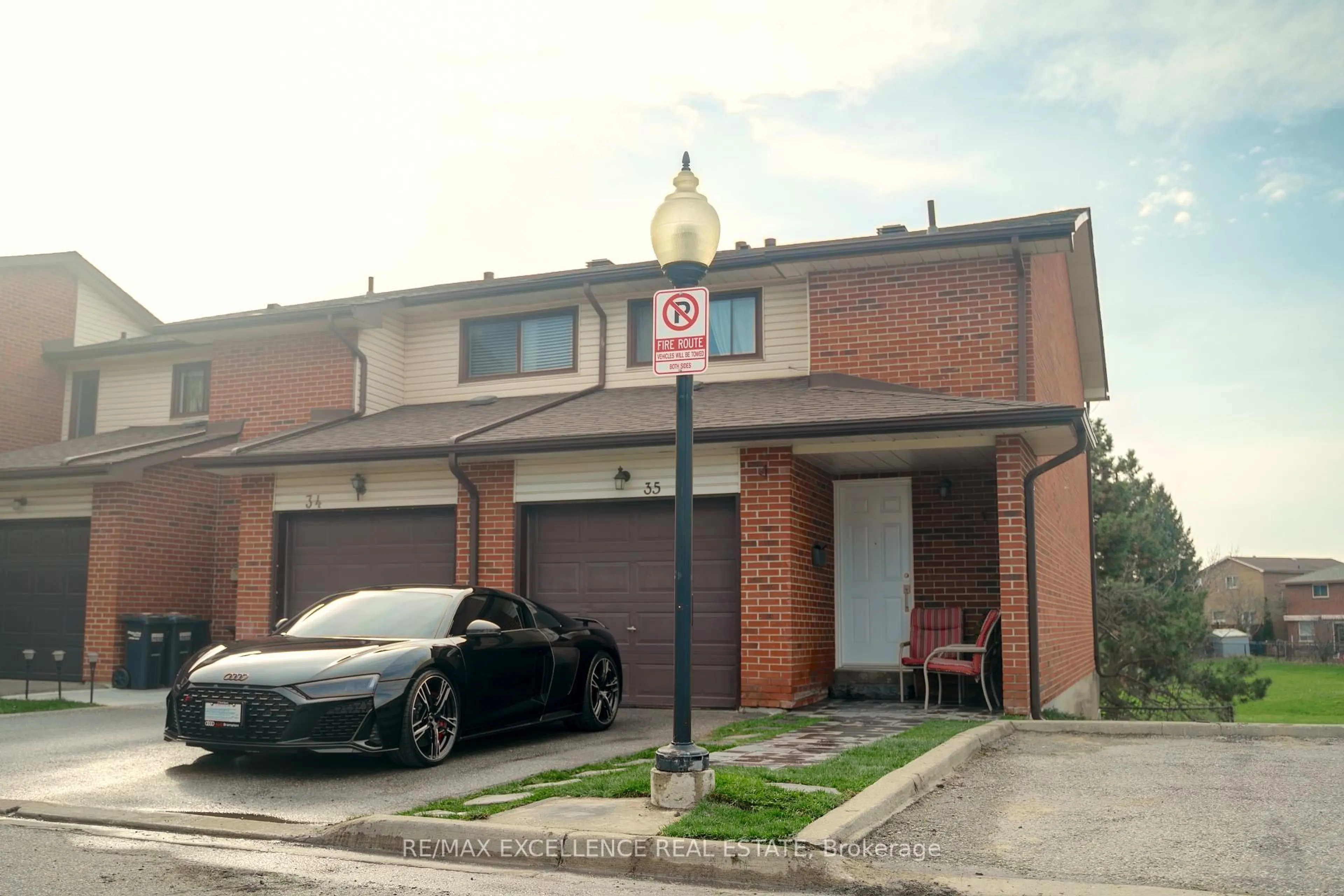 Unknown for 35 Collins Cres #34, Brampton Ontario L6V 3M9