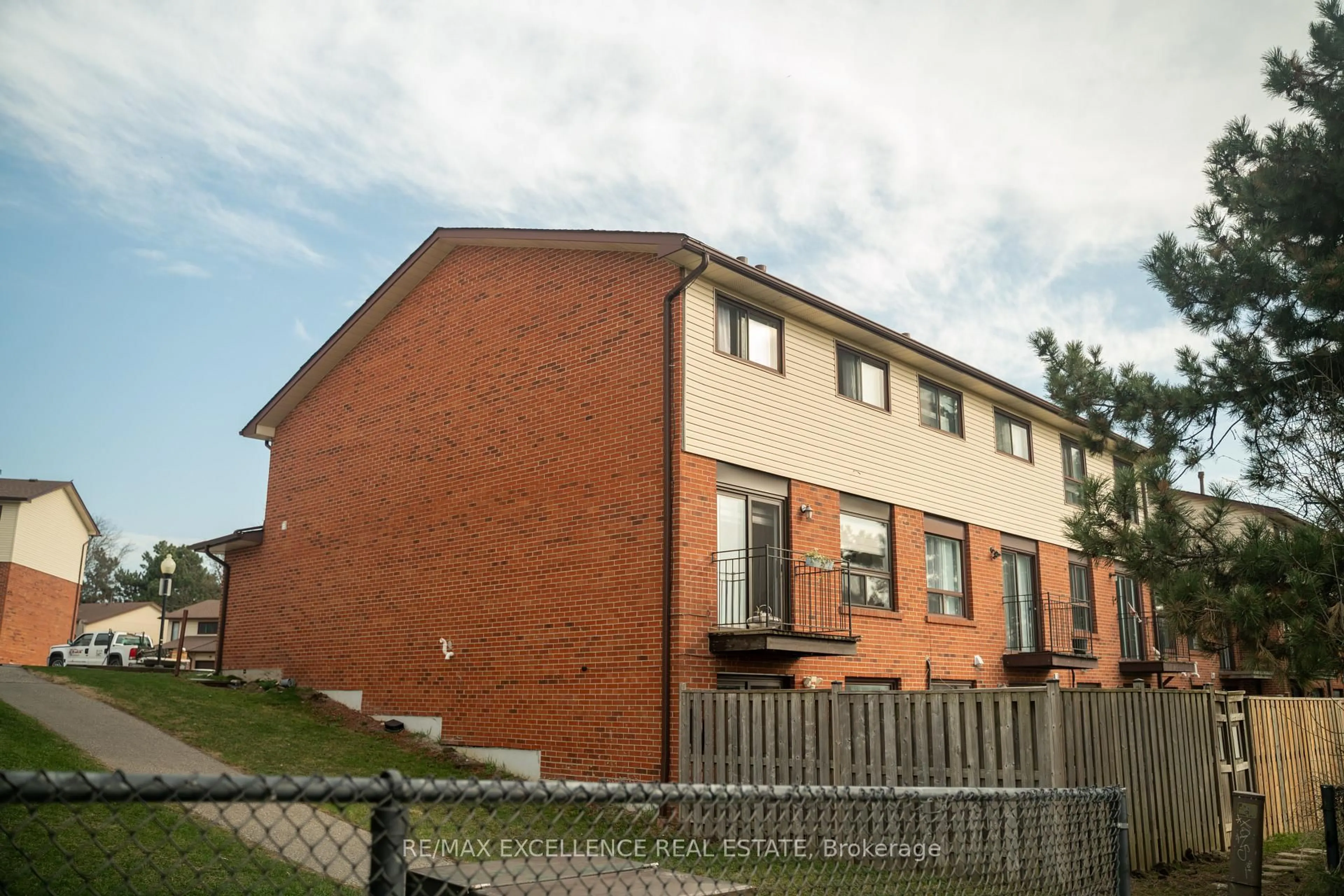 Home with brick exterior material, building for 35 Collins Cres #34, Brampton Ontario L6V 3M9