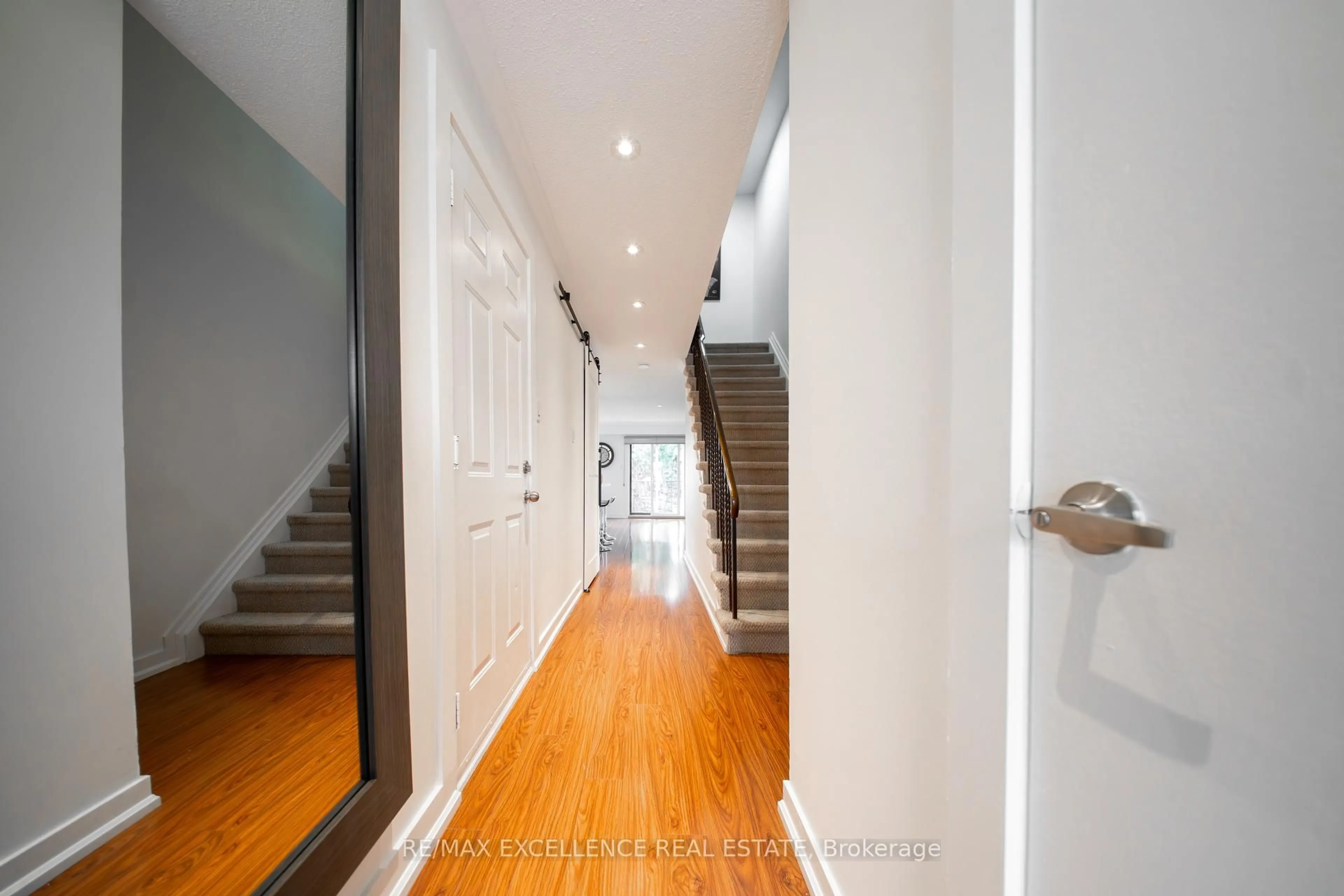 Indoor foyer for 35 Collins Cres #34, Brampton Ontario L6V 3M9