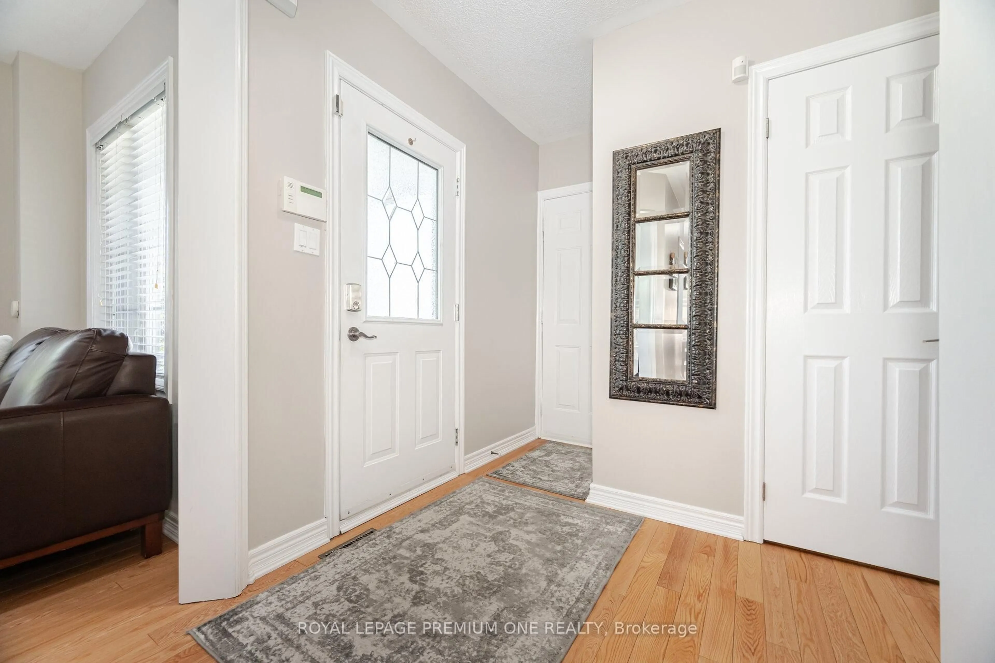 Indoor entryway for 71 Archbury Circ, Caledon Ontario L7E 2H8