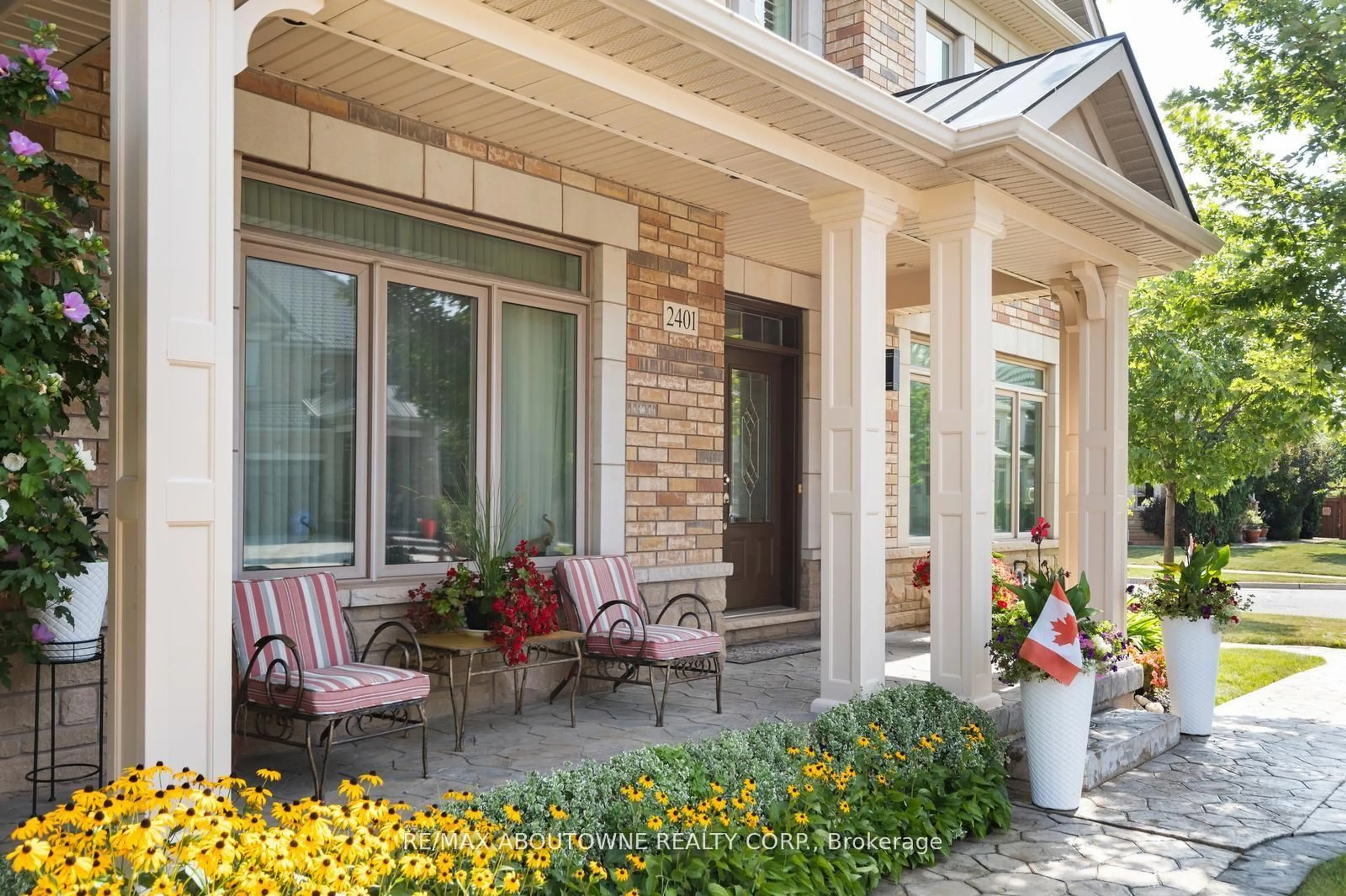 Patio, street for 2401 Millstone Dr, Oakville Ontario L6M 0K6