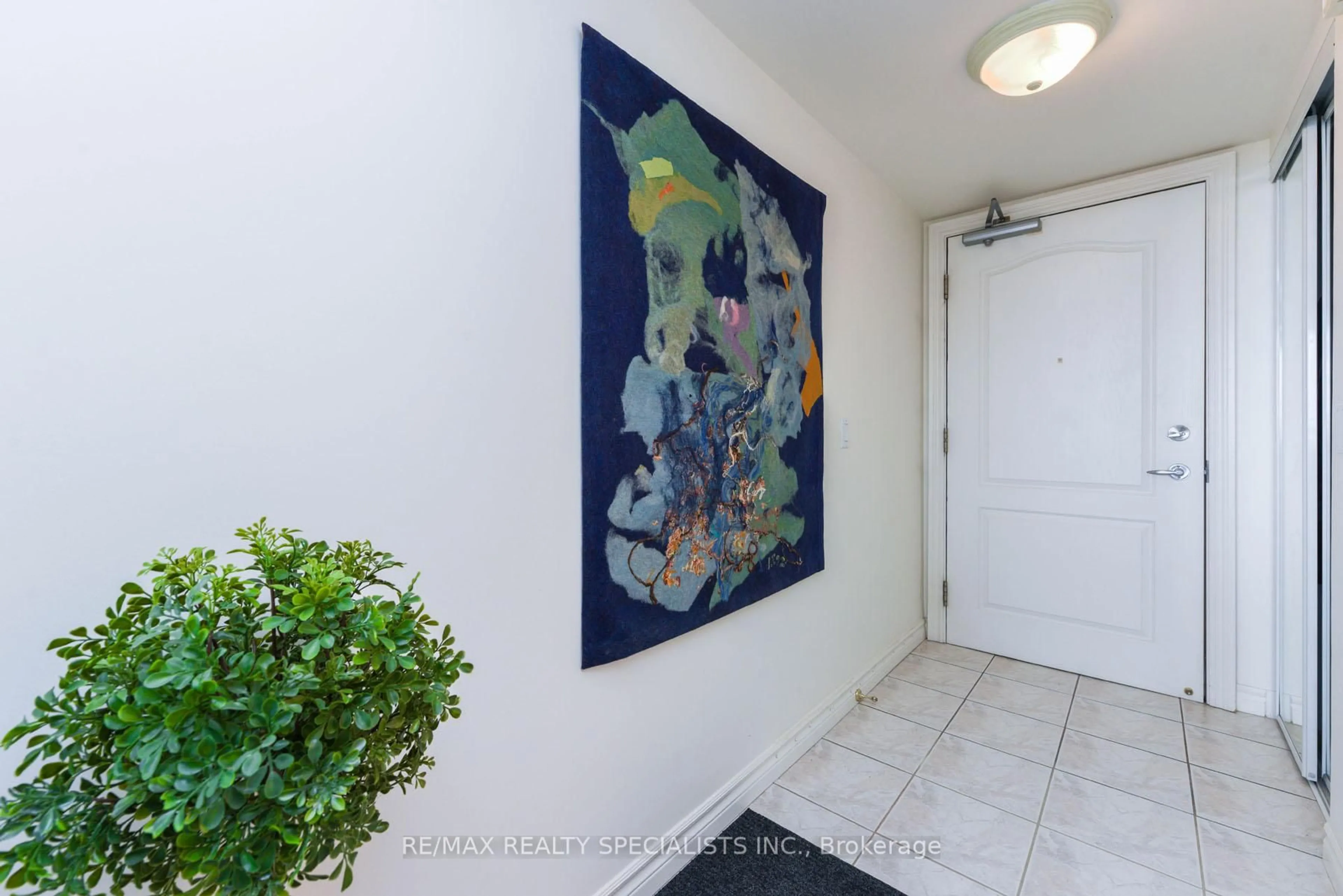 Indoor entryway for 4640 KIMBERMOUNT Ave #608, Mississauga Ontario L5M 5W6