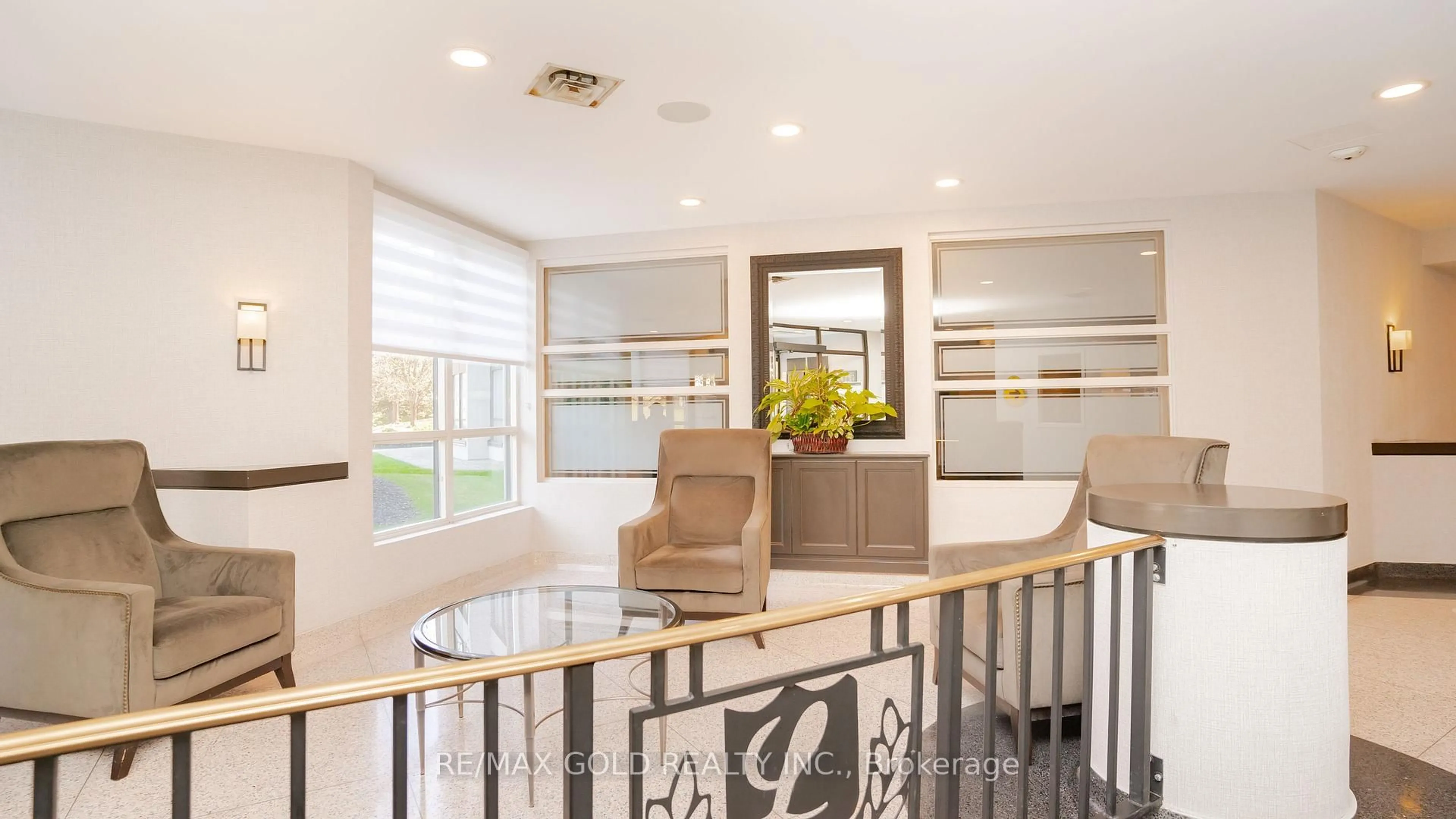 Indoor foyer for 12 Laurelcrest St #1209, Brampton Ontario L6S 5Y4