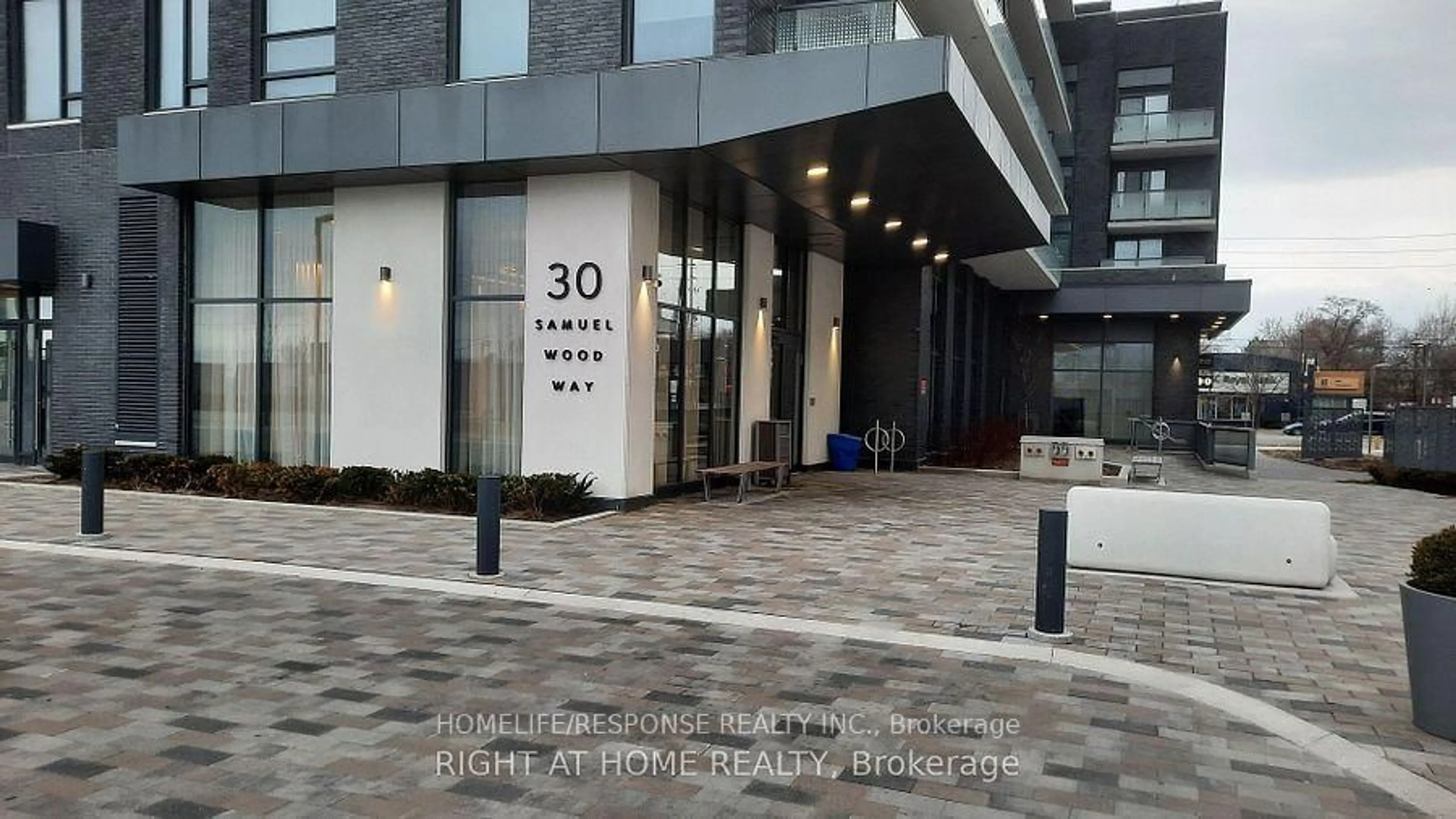 Indoor foyer for 30 SAMUEL WOOD Way #2111, Toronto Ontario M9B 0C9