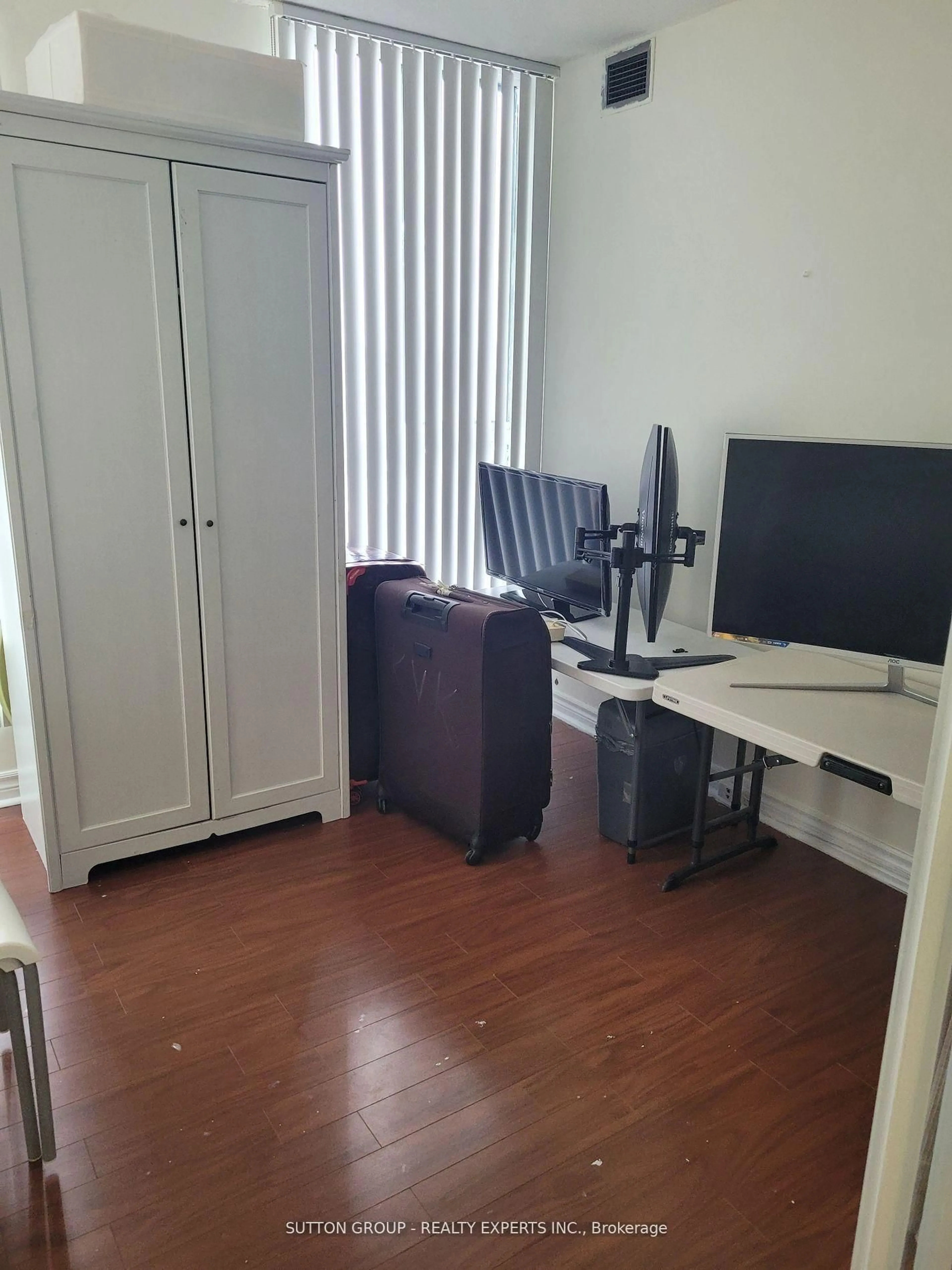 A pic of a room for 155 Hillcrest Ave #704, Mississauga Ontario L5B 3Z2