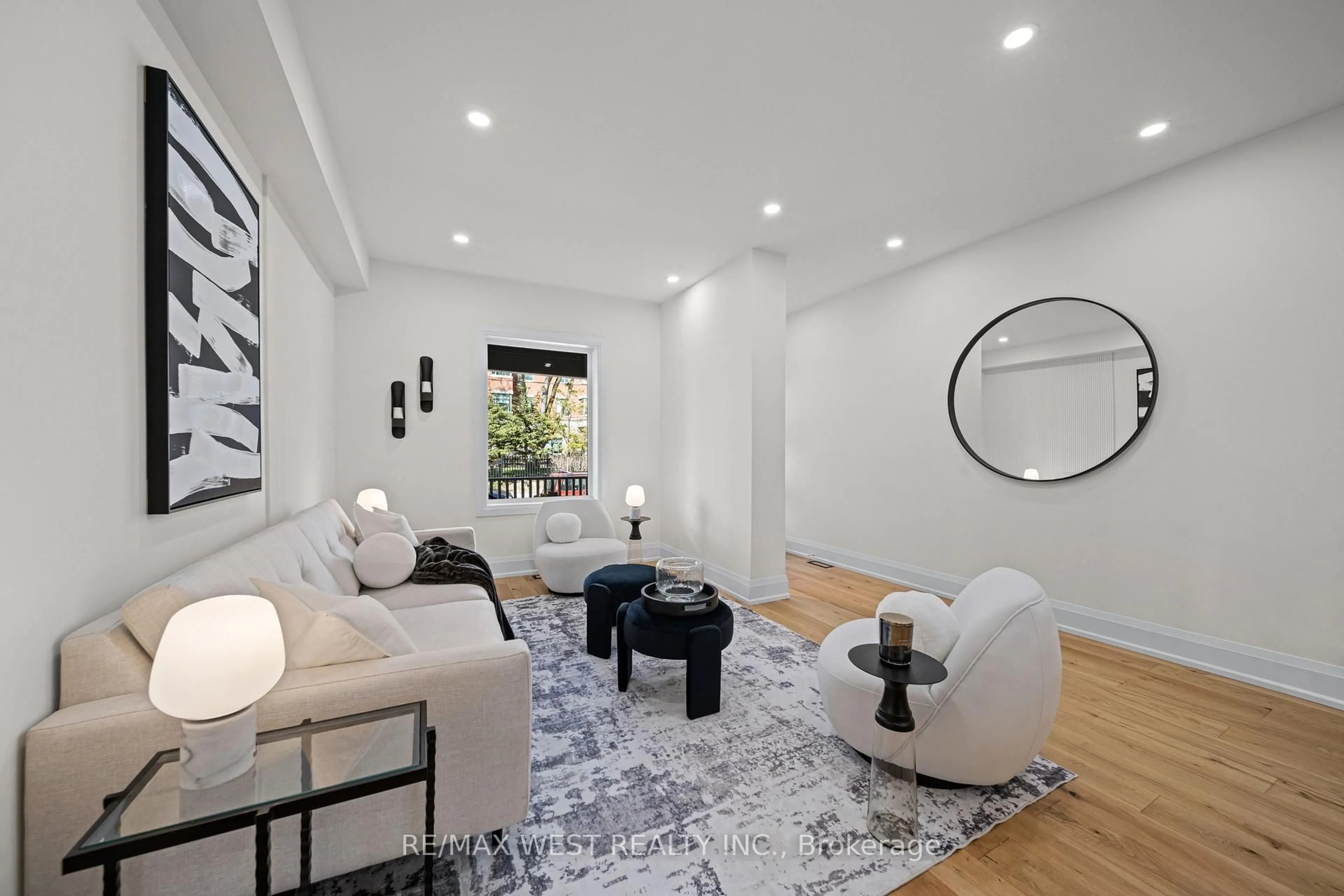 Living room with furniture, unknown for 27 Fisken Ave, Toronto Ontario M6P 3C1