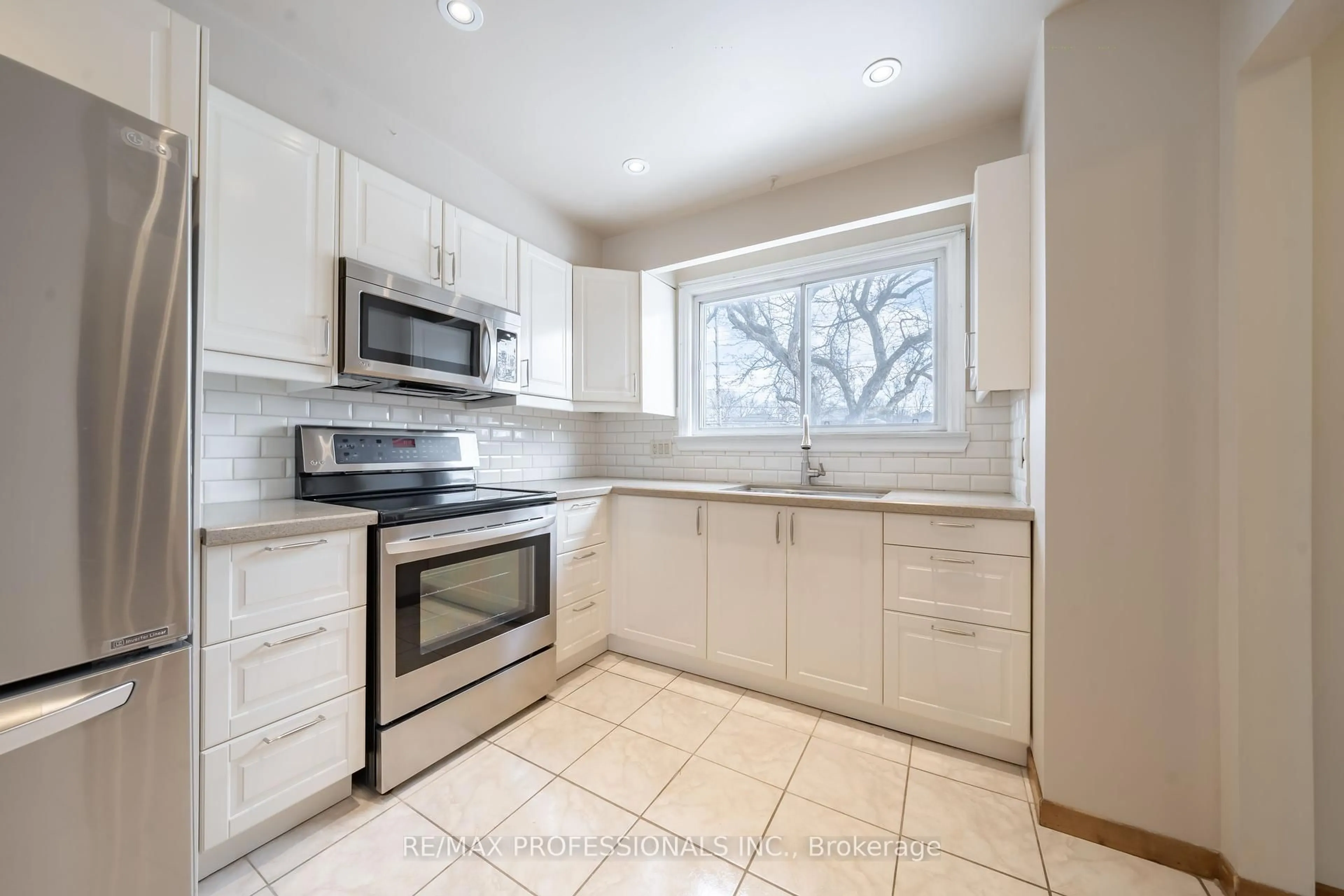 Standard kitchen, ceramic/tile floor for 580 Renforth Dr #52, Toronto Ontario M9C 2N5