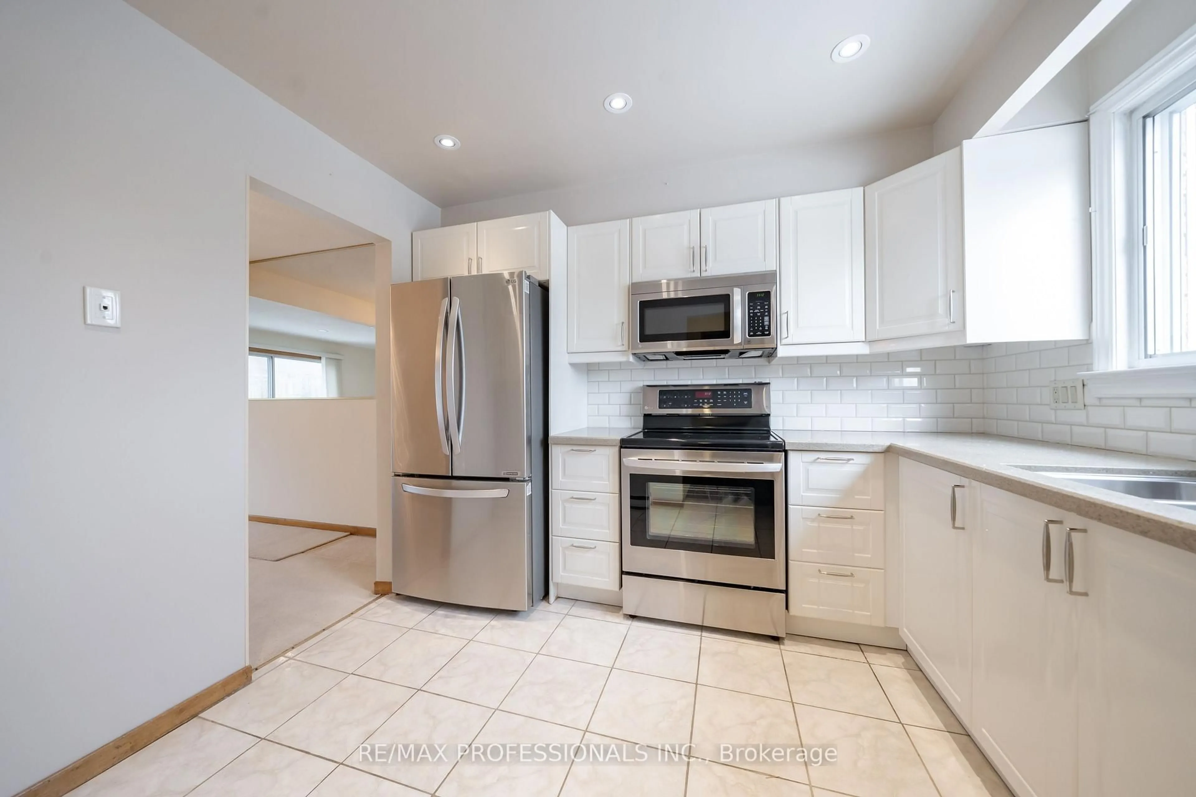 Standard kitchen, ceramic/tile floor for 580 Renforth Dr #52, Toronto Ontario M9C 2N5