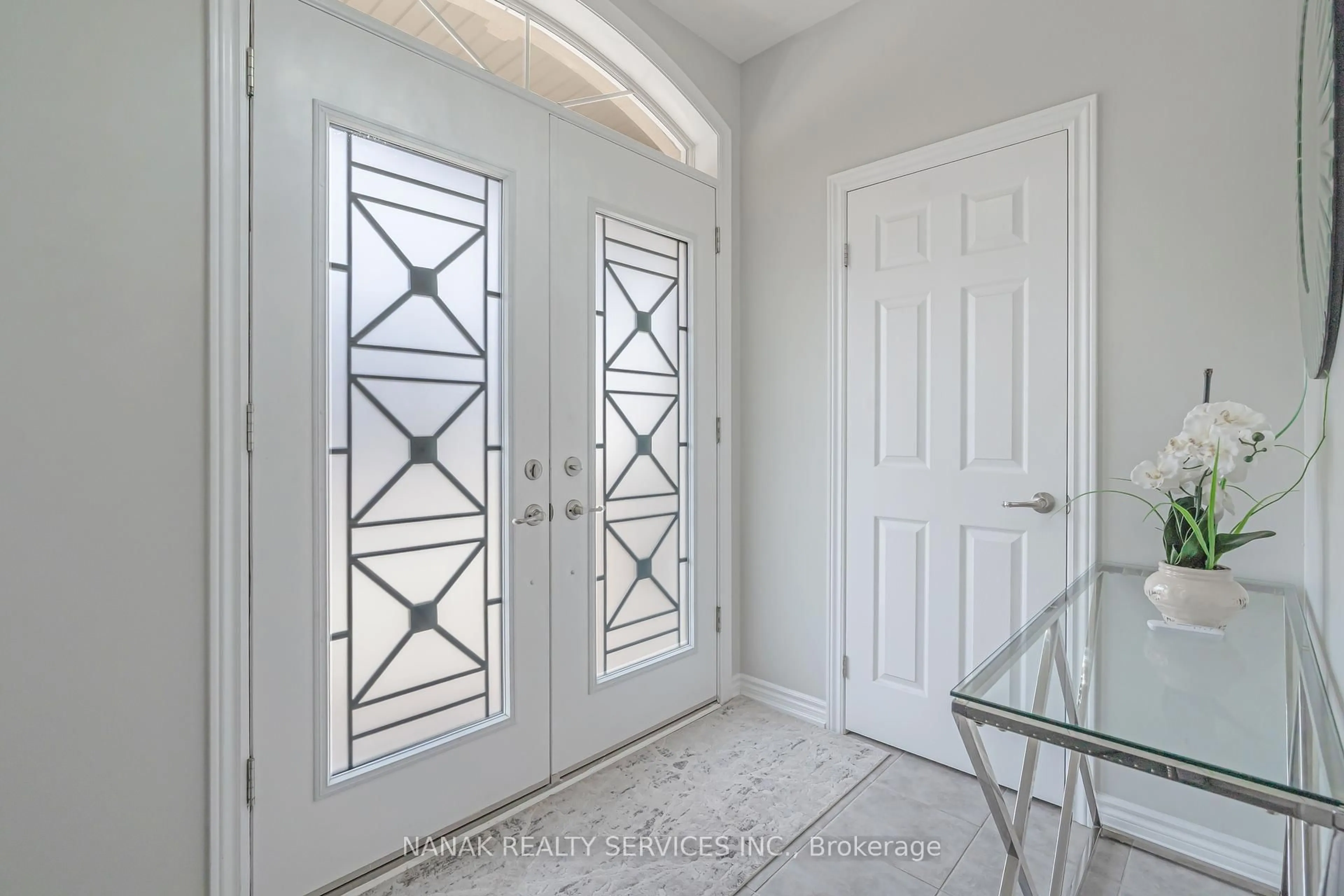 Indoor entryway for 17 Henry Moody Dr, Brampton Ontario L7A 5A8