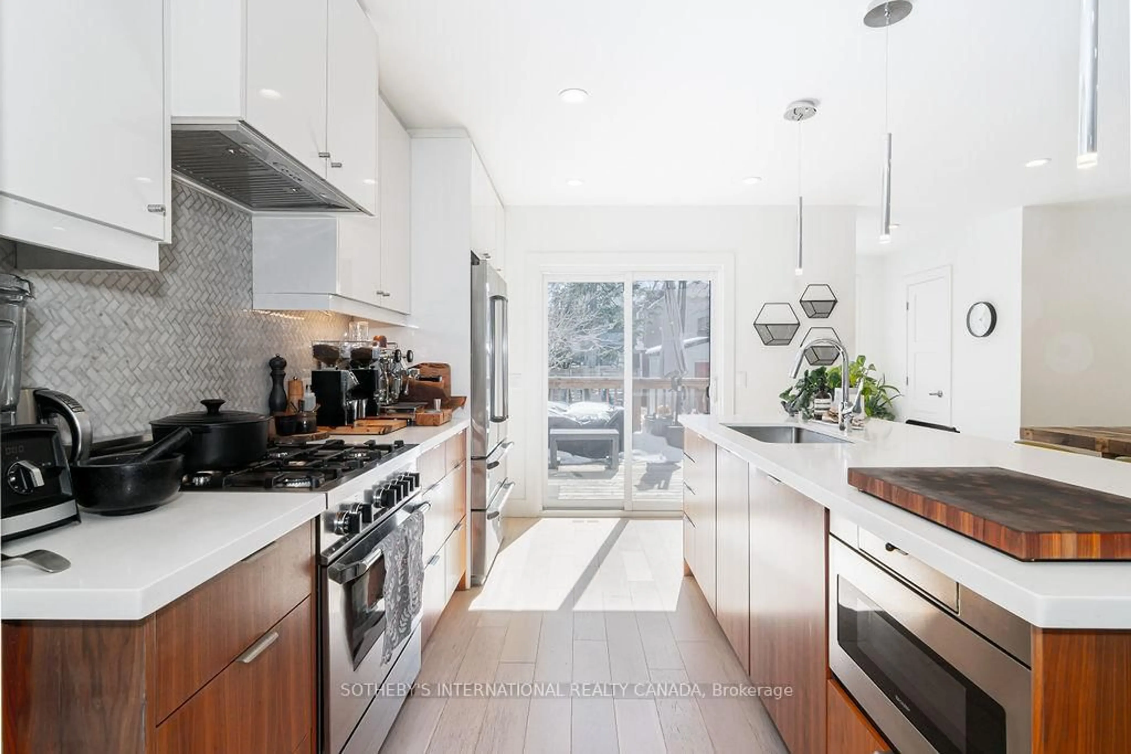 Contemporary kitchen, ceramic/tile floor for 19 Valleyview Gdns, Toronto Ontario M6S 2B5
