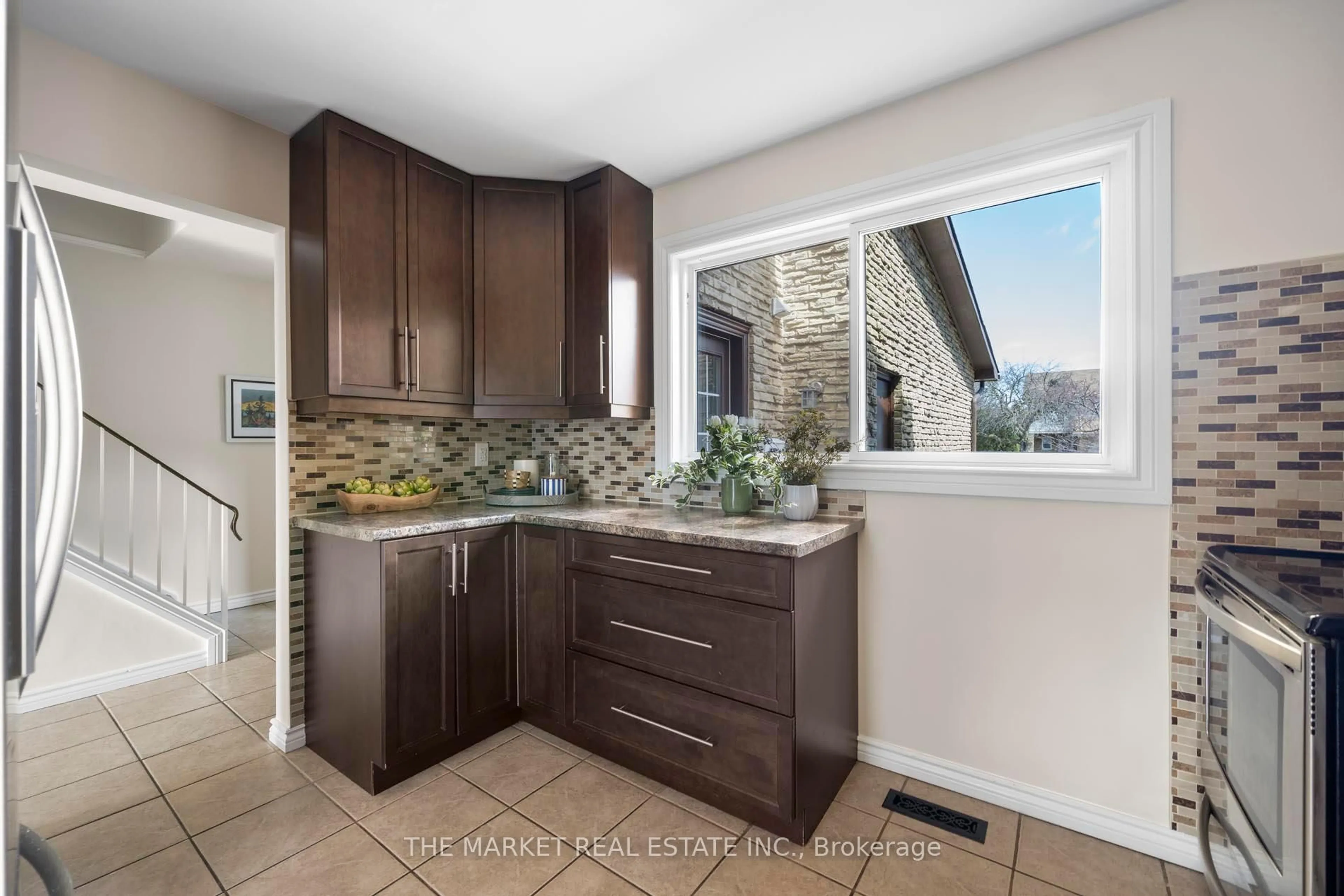 Open concept kitchen, ceramic/tile floor for 117 Greene Dr, Brampton Ontario L6V 2P2