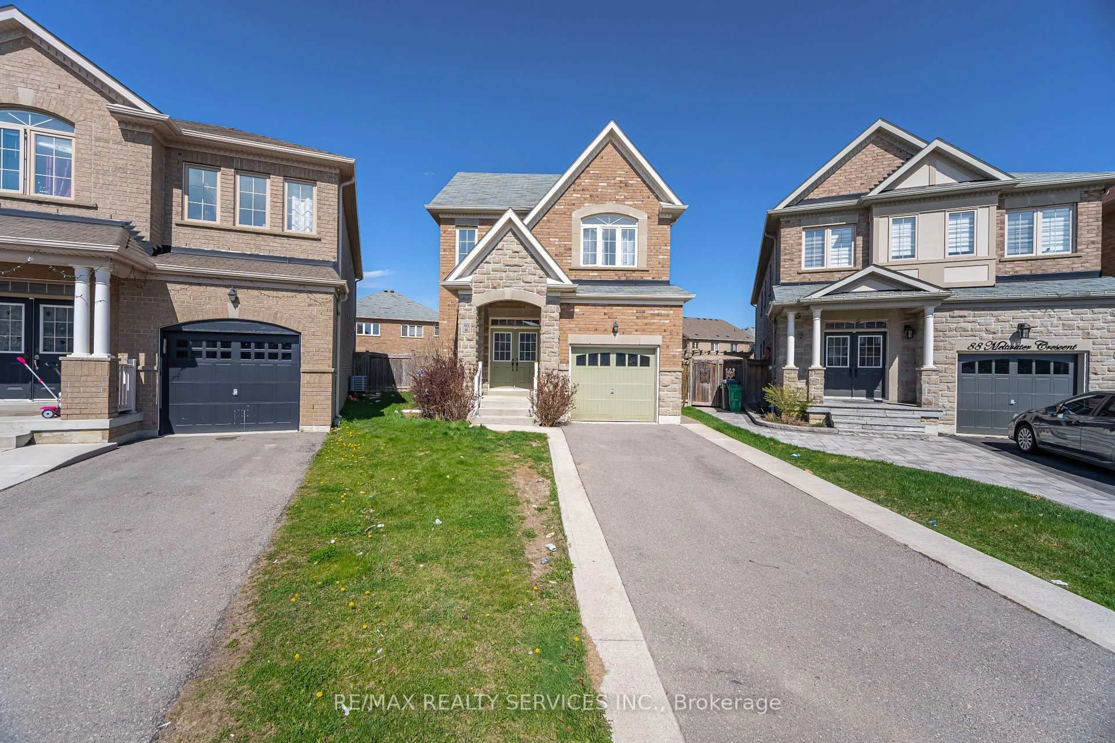 A pic from outside/outdoor area/front of a property/back of a property/a pic from drone, street for 90 Meltwater Cres, Brampton Ontario L6P 3W5