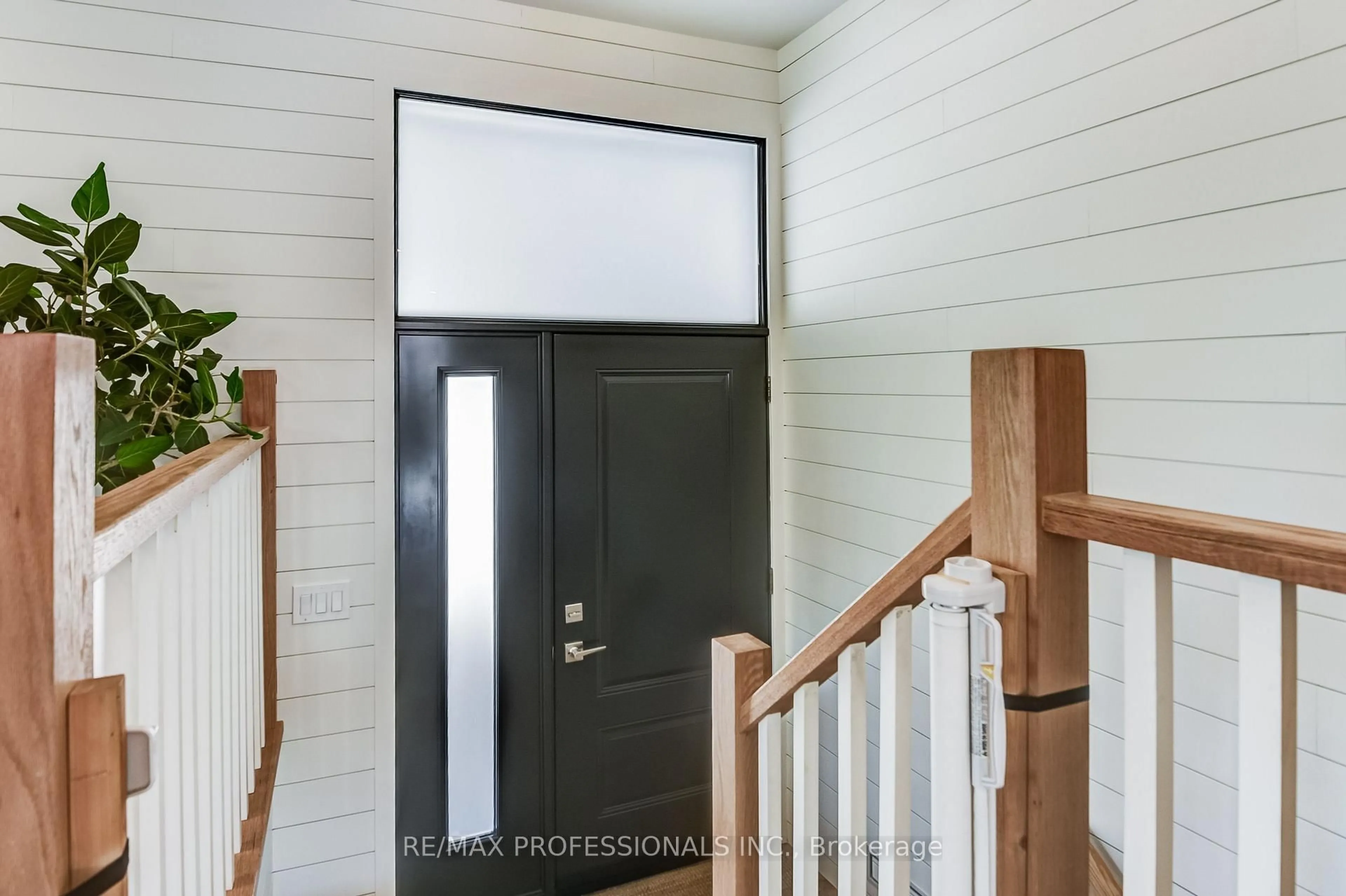 Indoor entryway for 19 Wellesworth Dr, Toronto Ontario M9C 4P5