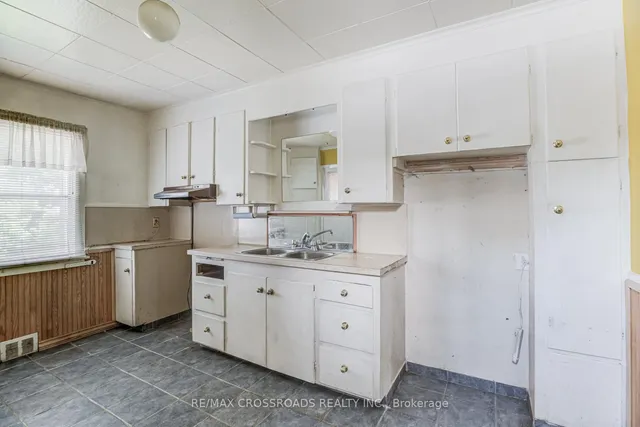 Additional property image - 216 Livingstone Ave