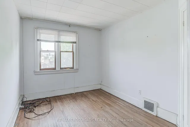 Additional property image - 216 Livingstone Ave