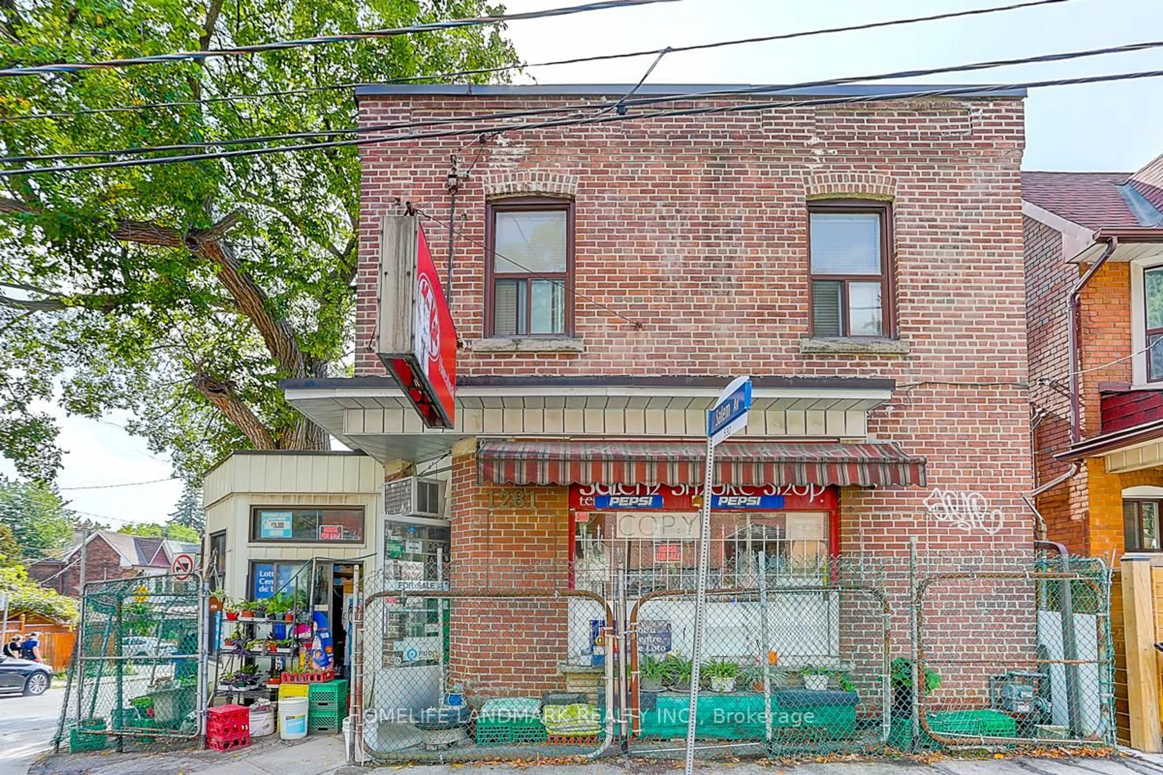 Patio, street for 1281 Davenport Rd, Toronto Ontario M6H 2H3