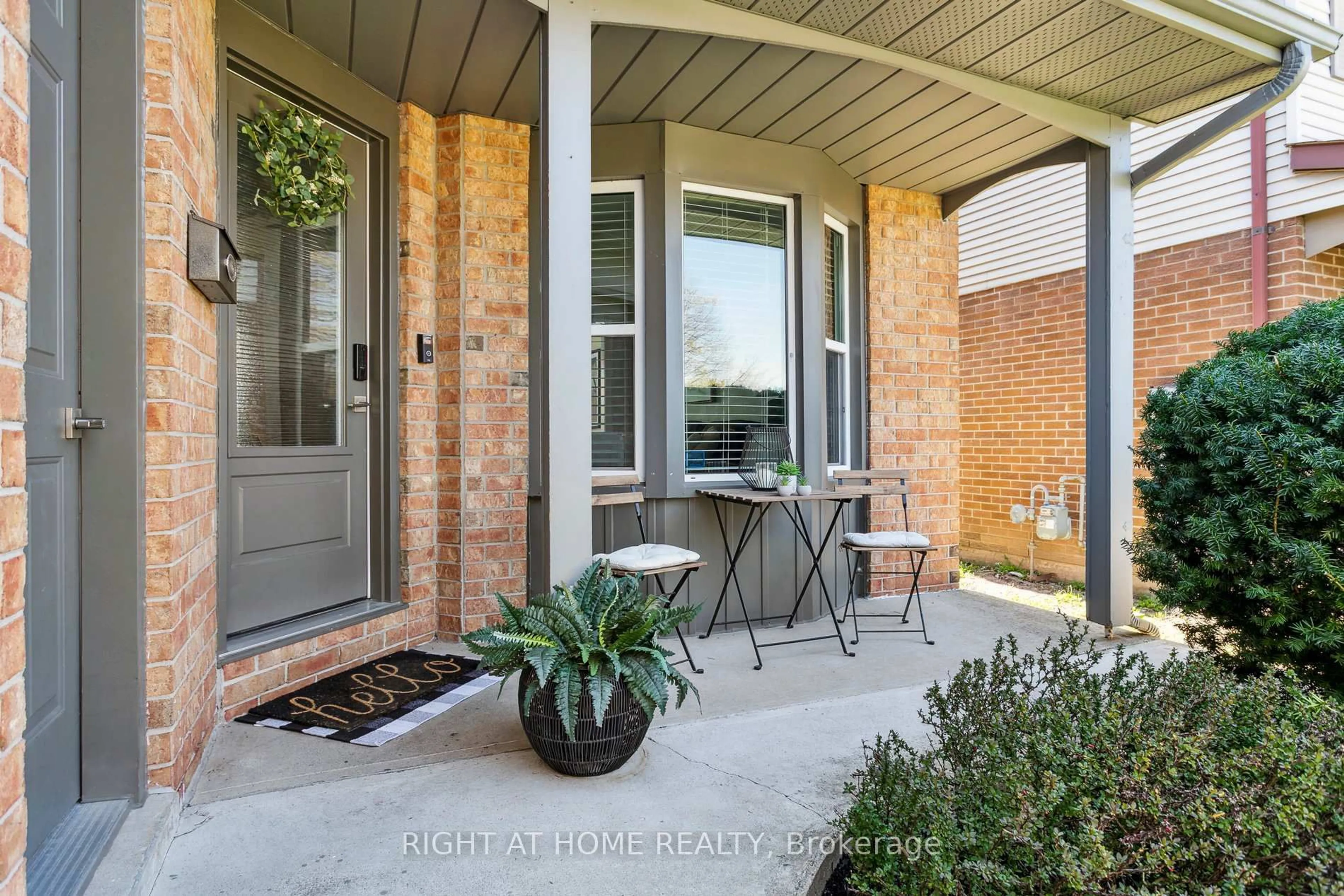 Home with brick exterior material, street for 3194 Greenbough Cres, Burlington Ontario L7M 3B1
