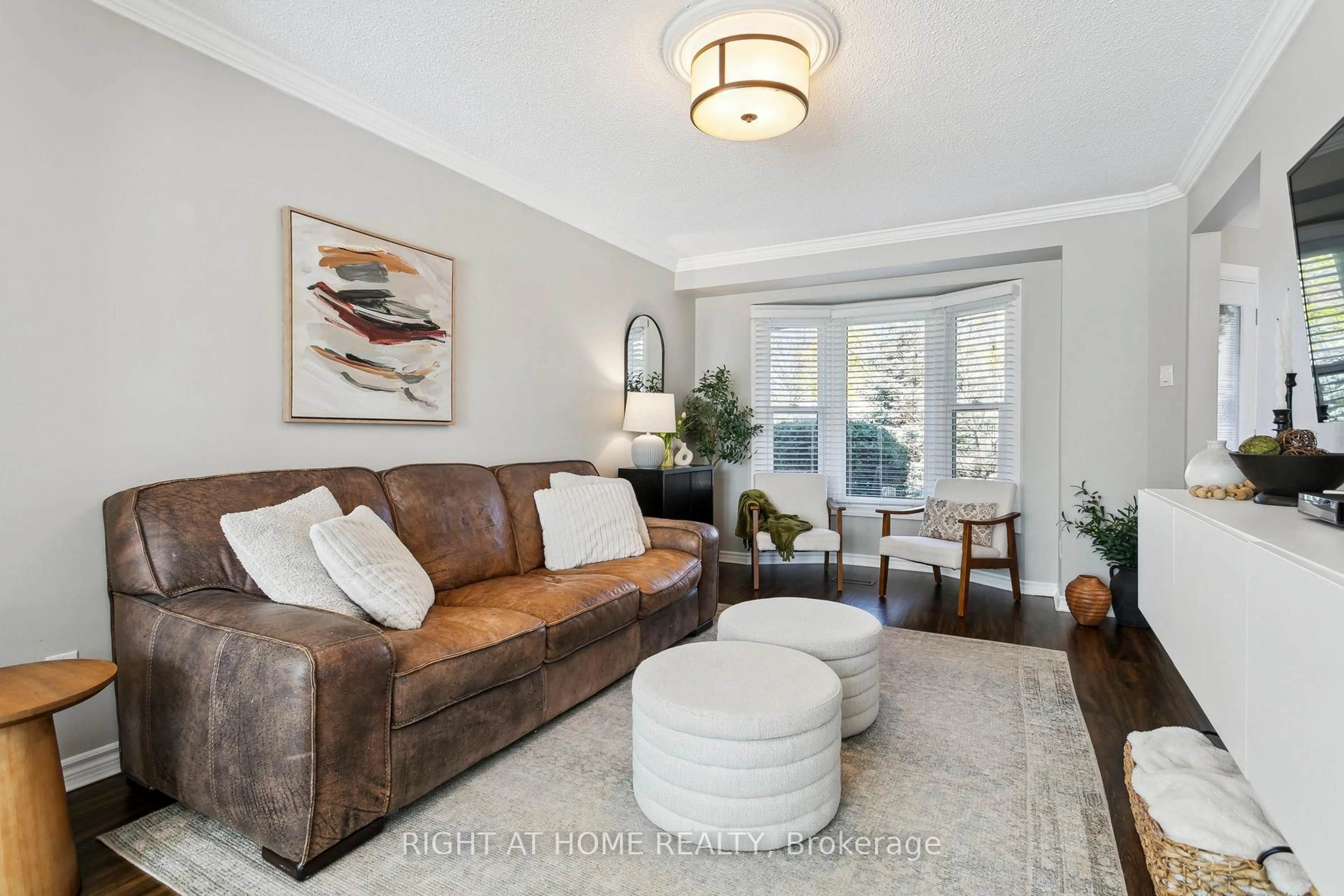 Living room with furniture, unknown for 3194 Greenbough Cres, Burlington Ontario L7M 3B1