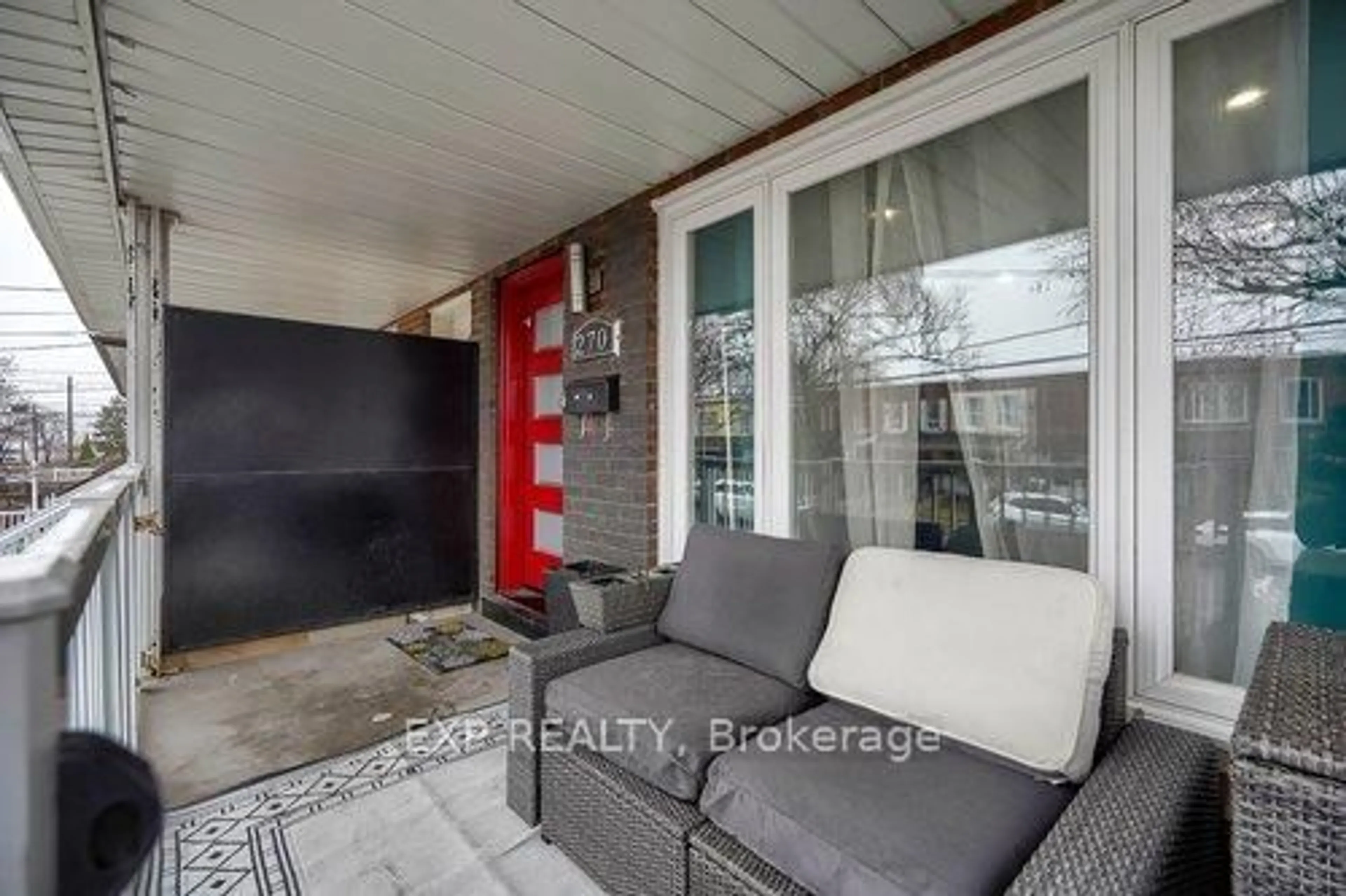 Patio, street for 270 Maria St, Toronto Ontario M6P 1W4