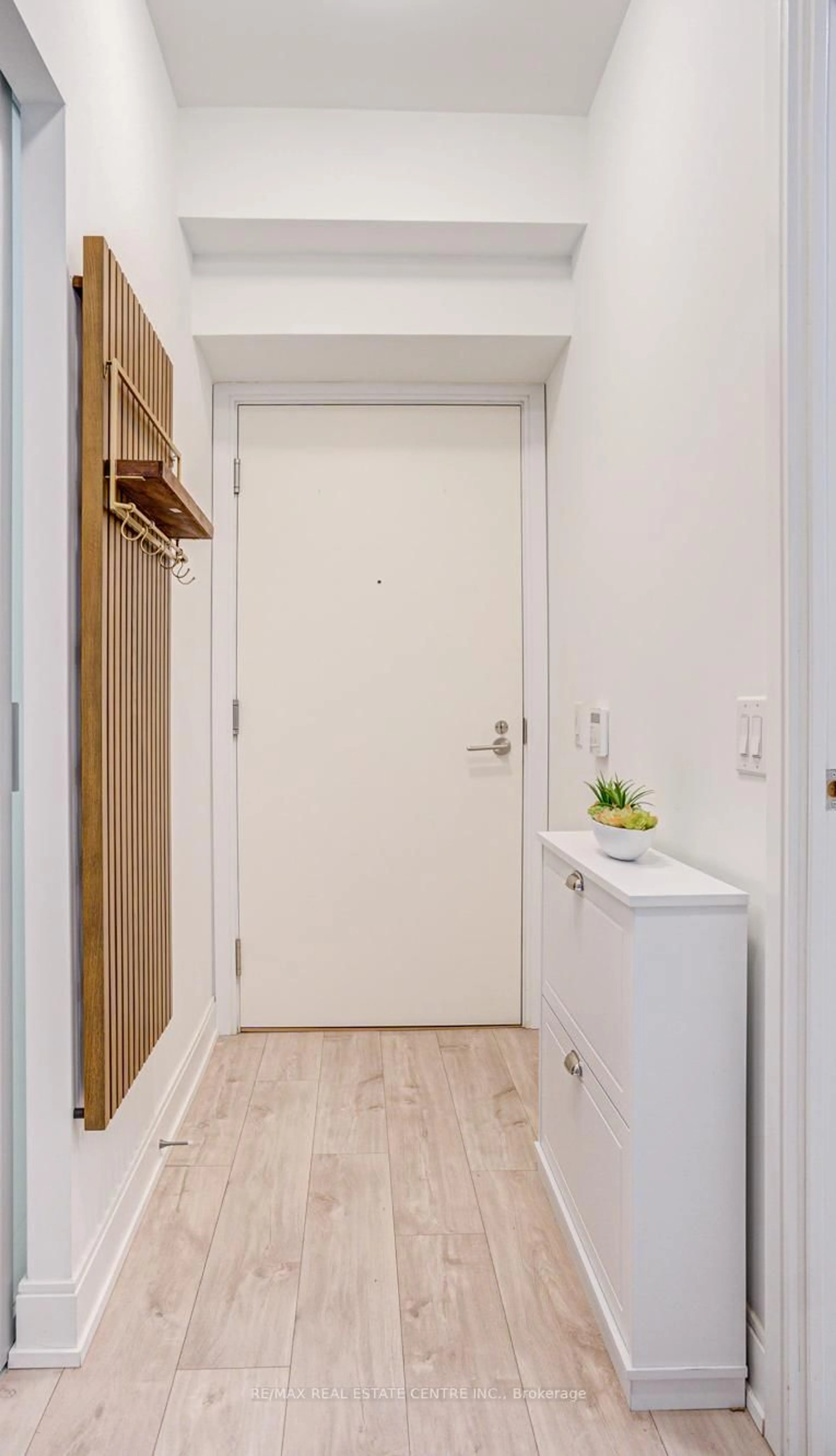 Indoor entryway for 70 Annie Craig Dr #703, Toronto Ontario M8V 0G2