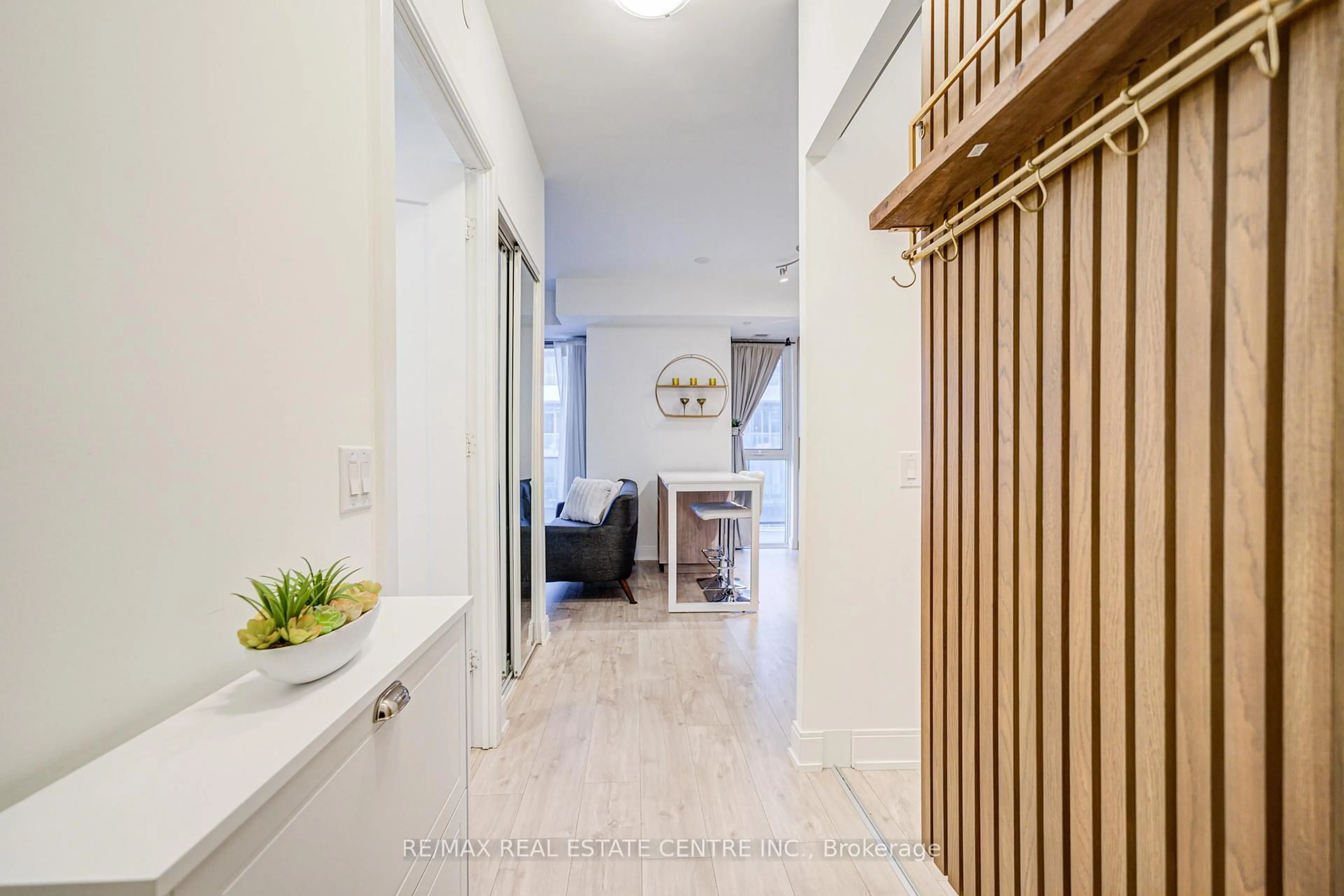 Indoor entryway for 70 Annie Craig Dr #703, Toronto Ontario M8V 0G2
