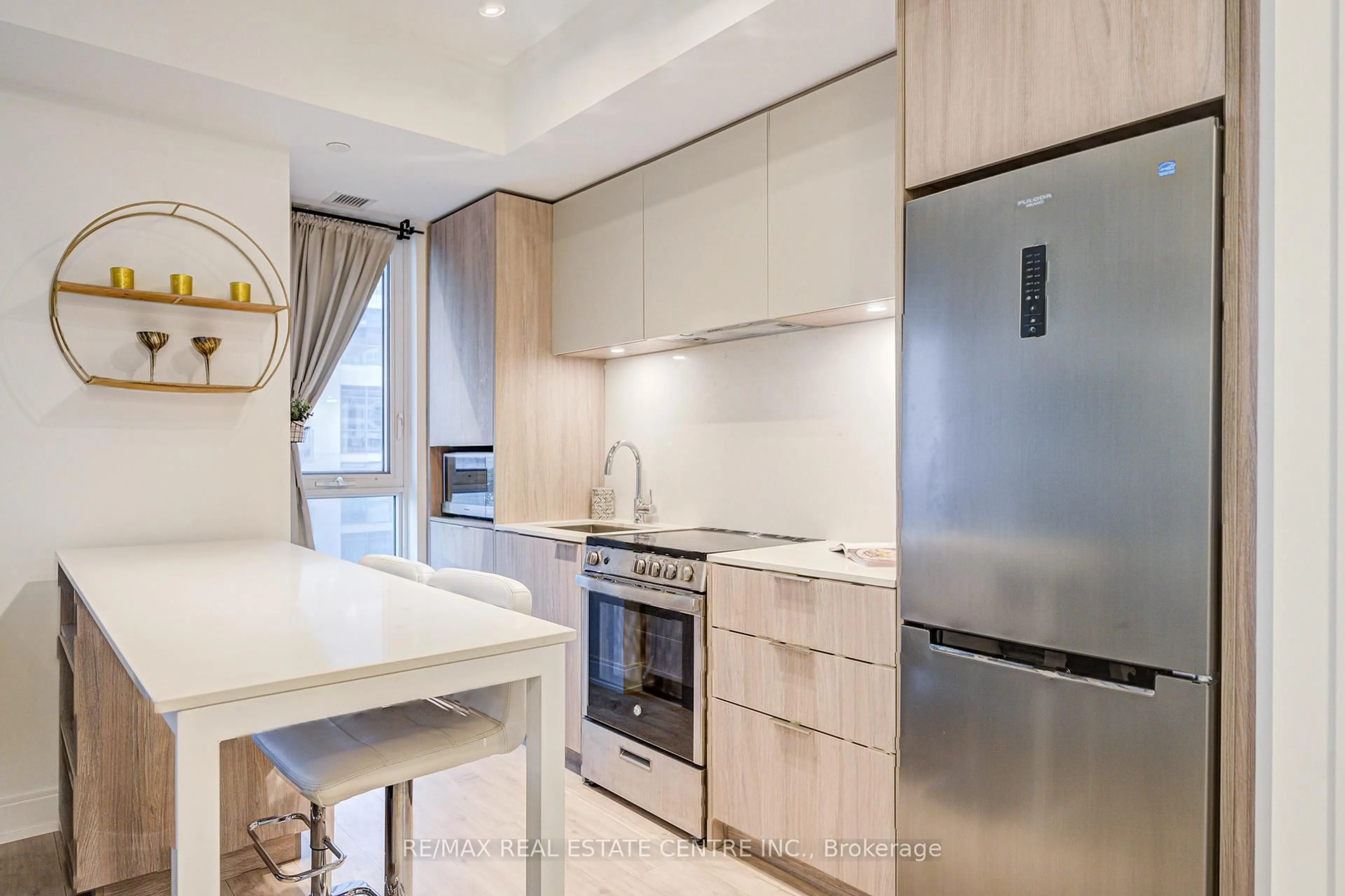 Contemporary kitchen, unknown for 70 Annie Craig Dr #703, Toronto Ontario M8V 0G2